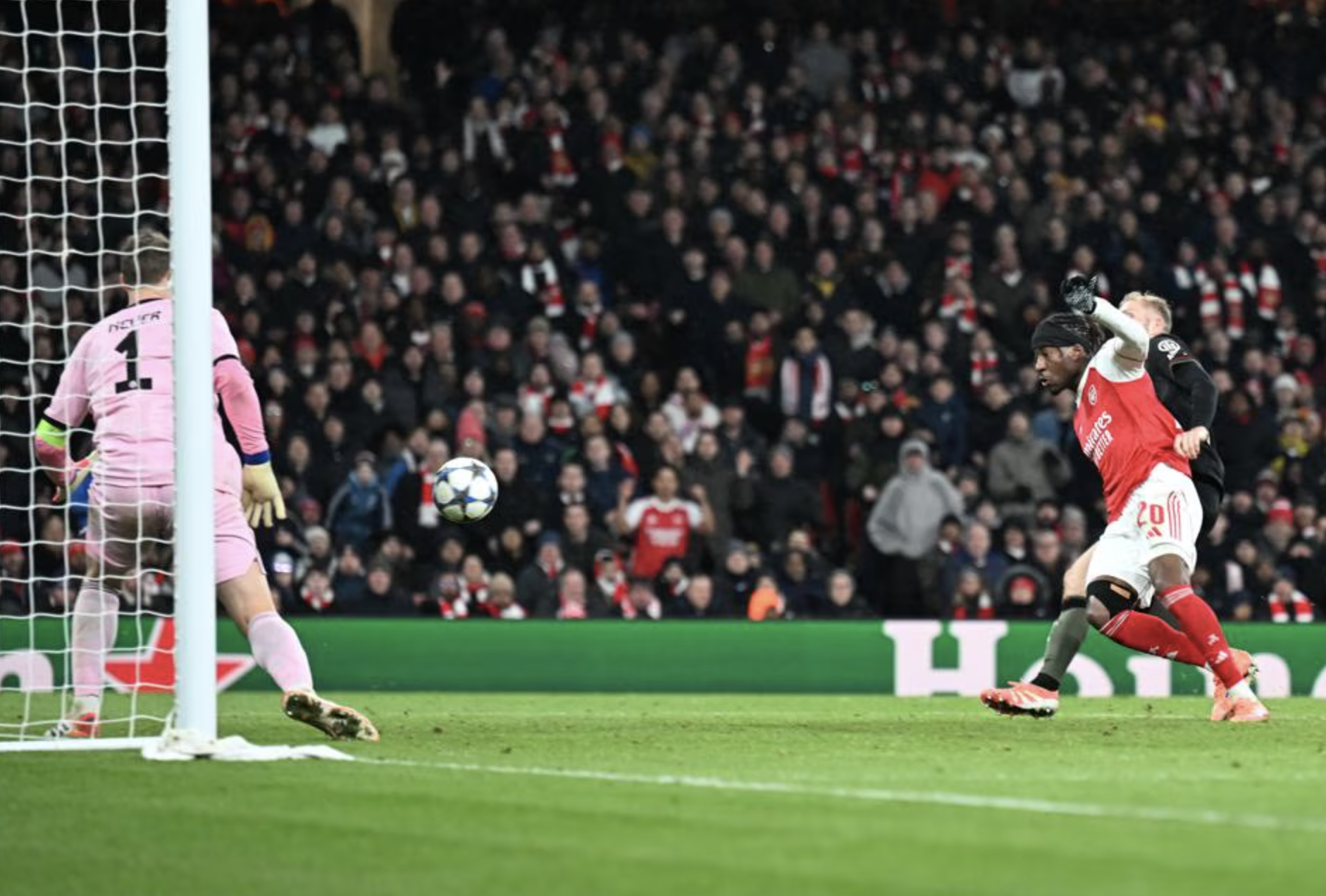 Đại ph&aacute; Bayern Munich, Arsenal ngạo nghễ tr&ecirc;n đỉnh Champions Leaague - Ảnh 4.