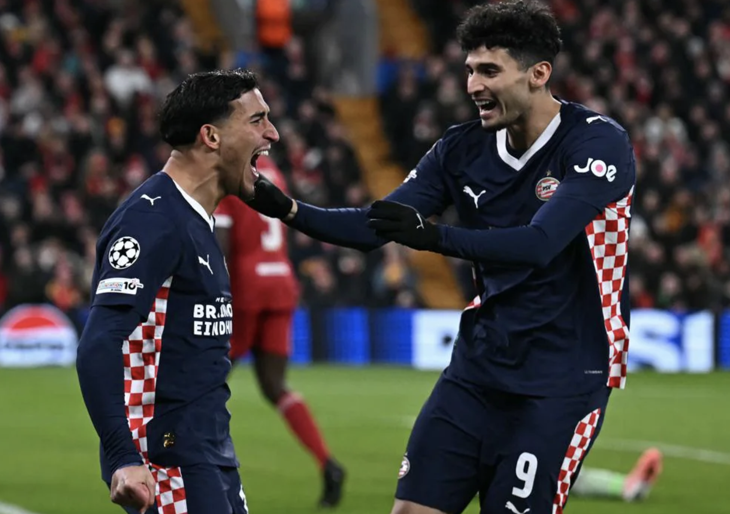 Liverpool thảm bại 1-4, PSV ca kh&uacute;c khải ho&agrave;n tại s&acirc;n Anfield - Ảnh 4.