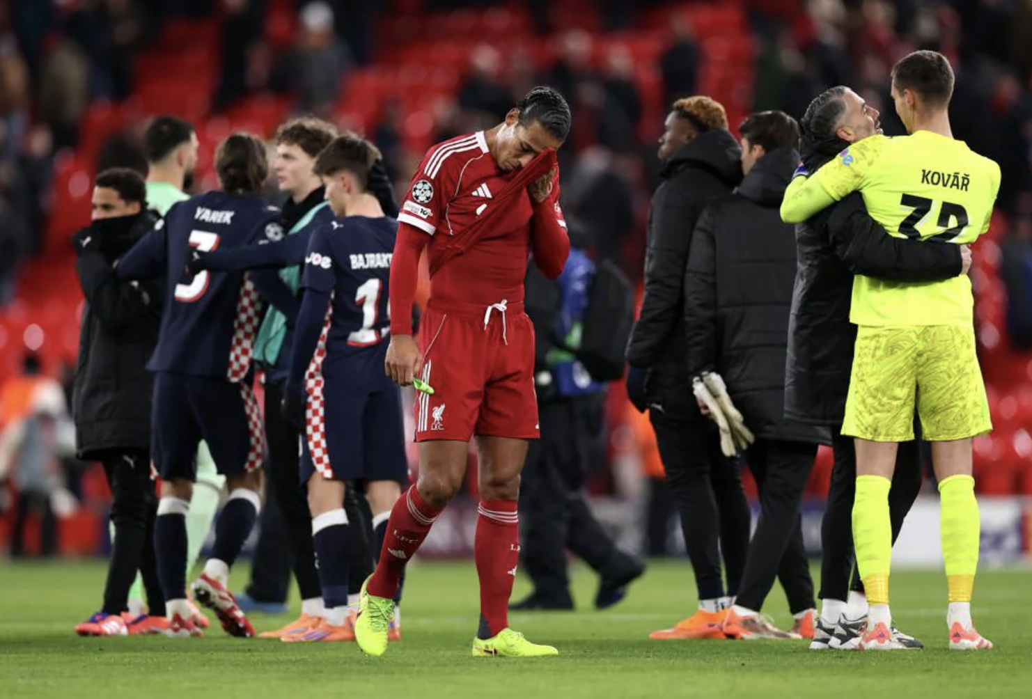 Liverpool thảm bại 1-4, PSV ca kh&uacute;c khải ho&agrave;n tại s&acirc;n Anfield - Ảnh 5.