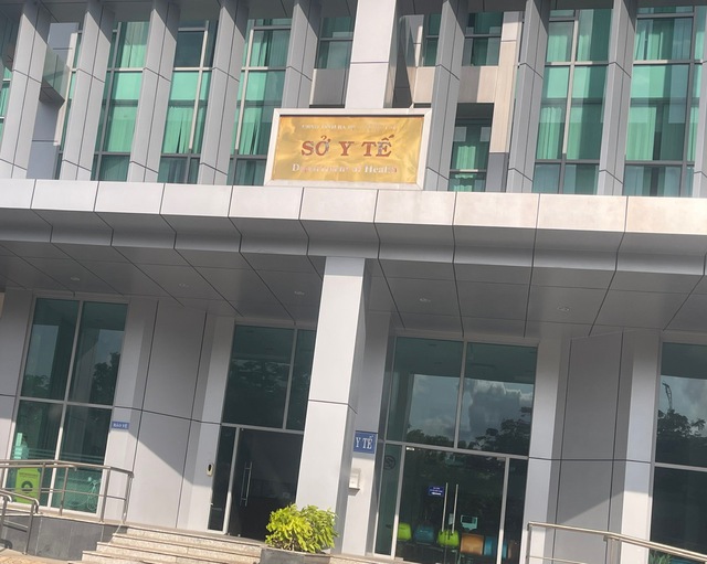 Cựu Gi&aacute;m đốc Sở Y tế B&agrave; Rịa - Vũng T&agrave;u hầu t&ograve;a vụ g&oacute;i thầu thiết bị 38 tỉ đồng - Ảnh 1.