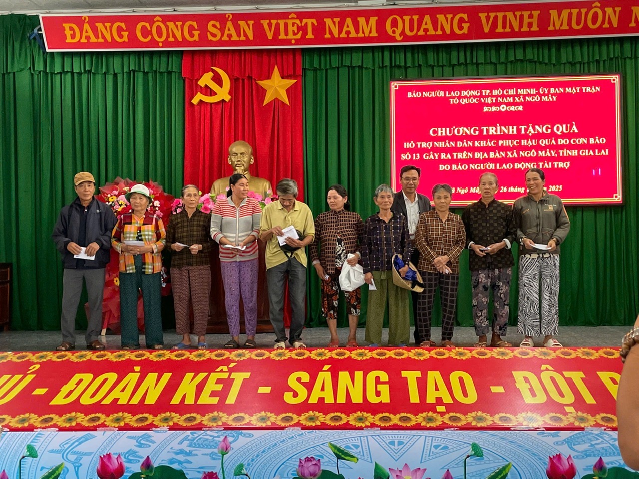 &ldquo;Tr&aacute;i tim miền Trung&rdquo; đến với người d&acirc;n bị thiệt hại nặng do b&atilde;o lũ ở Gia Lai - Ảnh 1.