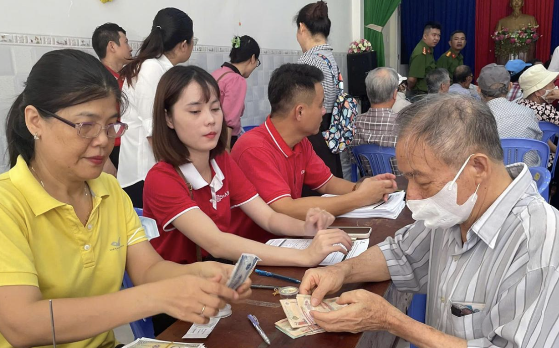 Lịch chi trả gộp 3 tháng lương hưu và trợ cấp BHXH cho 4 tỉnh miền Trung - Ảnh 1.
