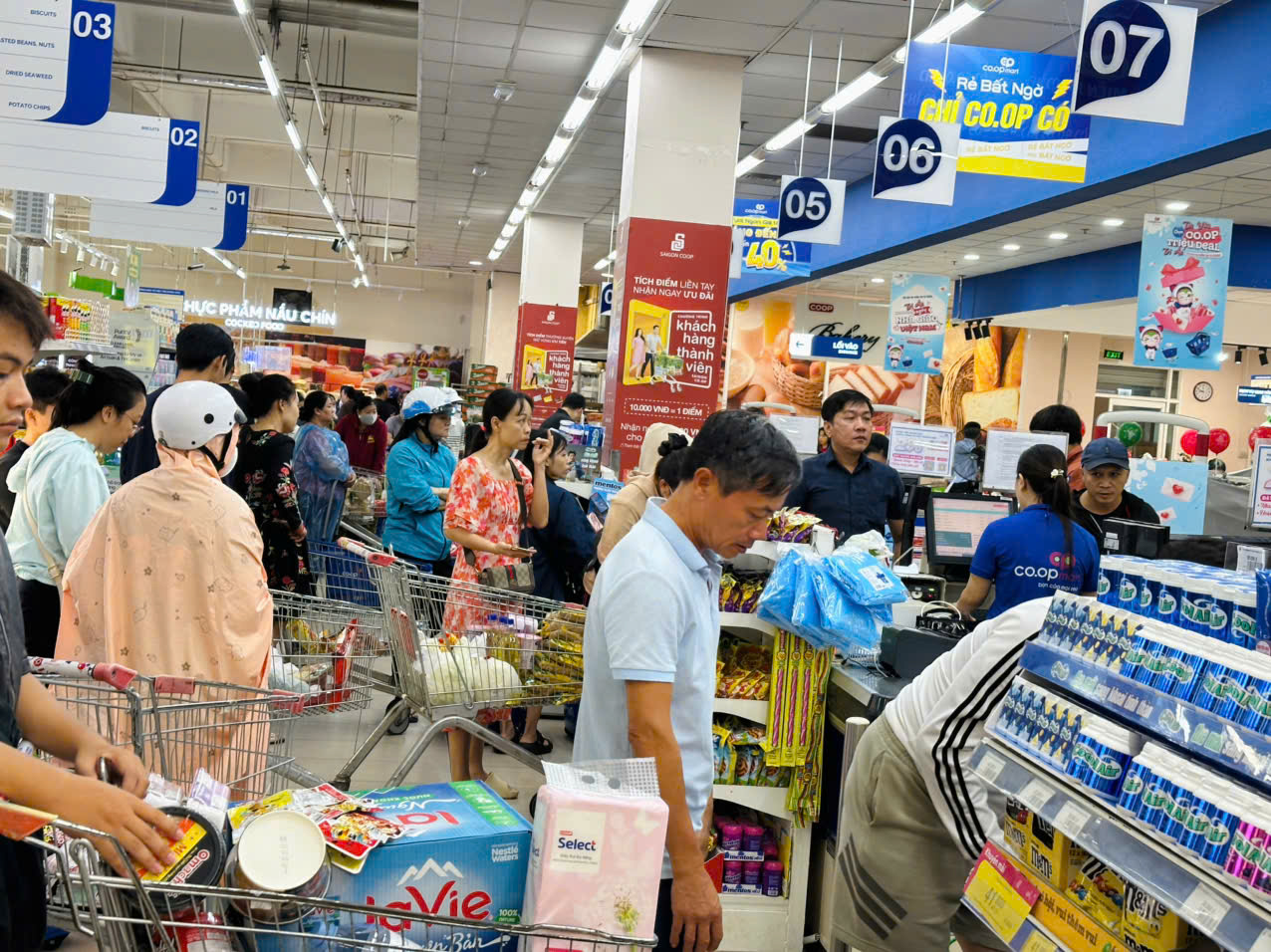 Saigon Co.op c&ugrave;ng b&agrave; con miền Trung - T&acirc;y Nguy&ecirc;n t&aacute;i thiết cuộc sống - Ảnh 2.