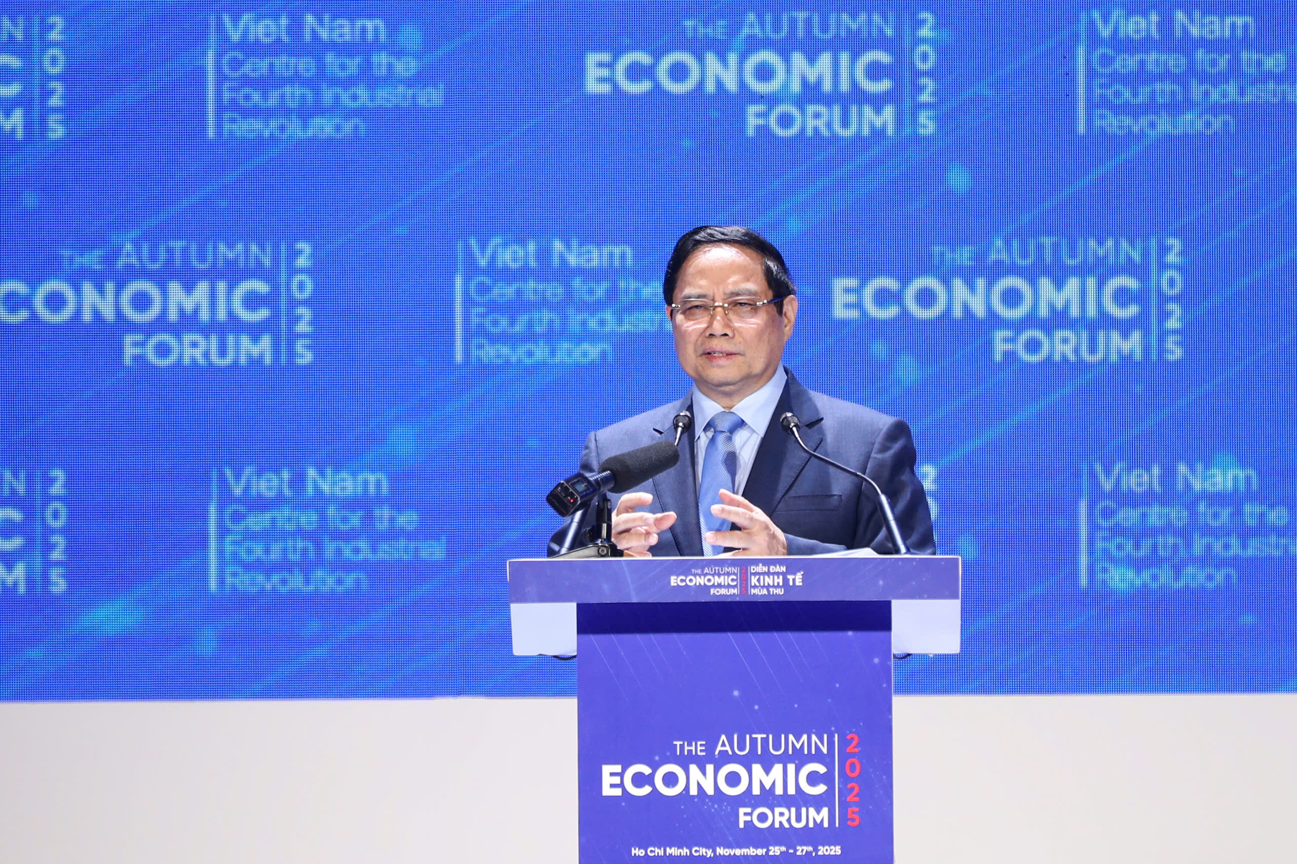 Thủ tướng Phạm Minh Ch&iacute;nh tham dự Diễn đ&agrave;n Kinh tế m&ugrave;a thu 2025 tại TP HCM - Ảnh 3.