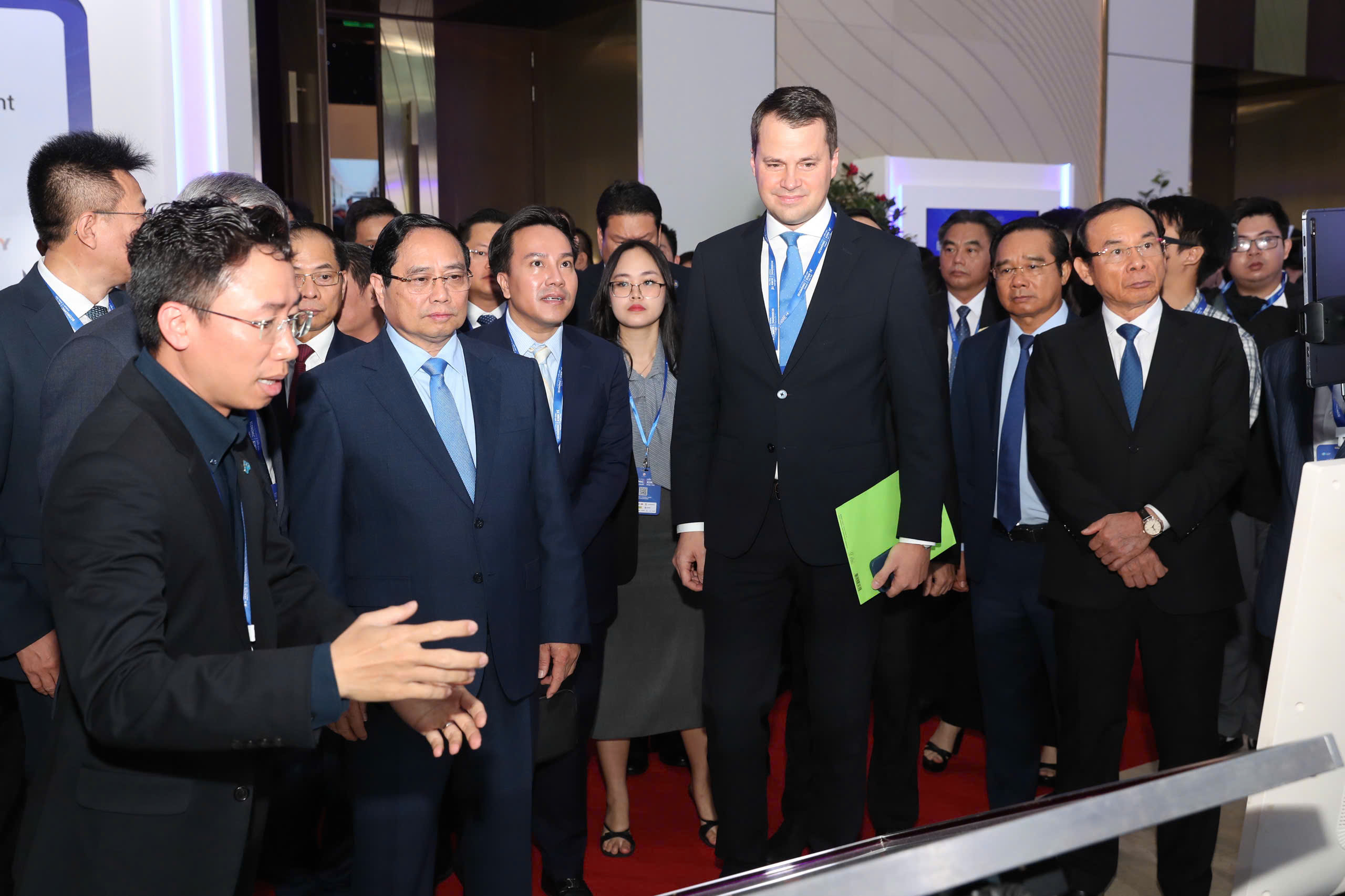 Thủ tướng Phạm Minh Ch&iacute;nh tham dự Diễn đ&agrave;n Kinh tế m&ugrave;a thu 2025 tại TP HCM - Ảnh 8.
