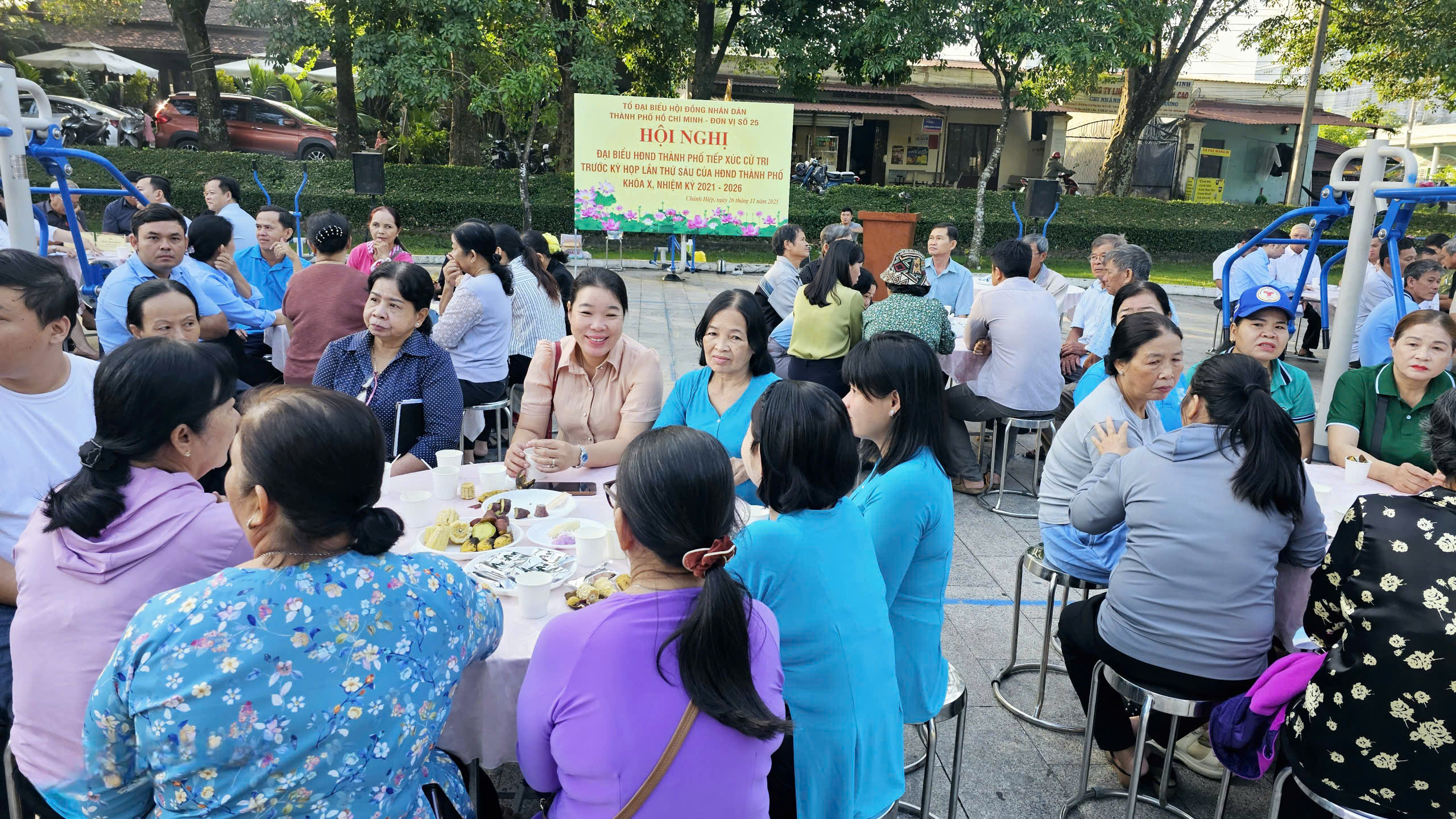 Tiếp xúc cử tri tại phường Chánh Hiệp TPHCM qua mã QR mang lại hiệu quả cao - Ảnh 9.