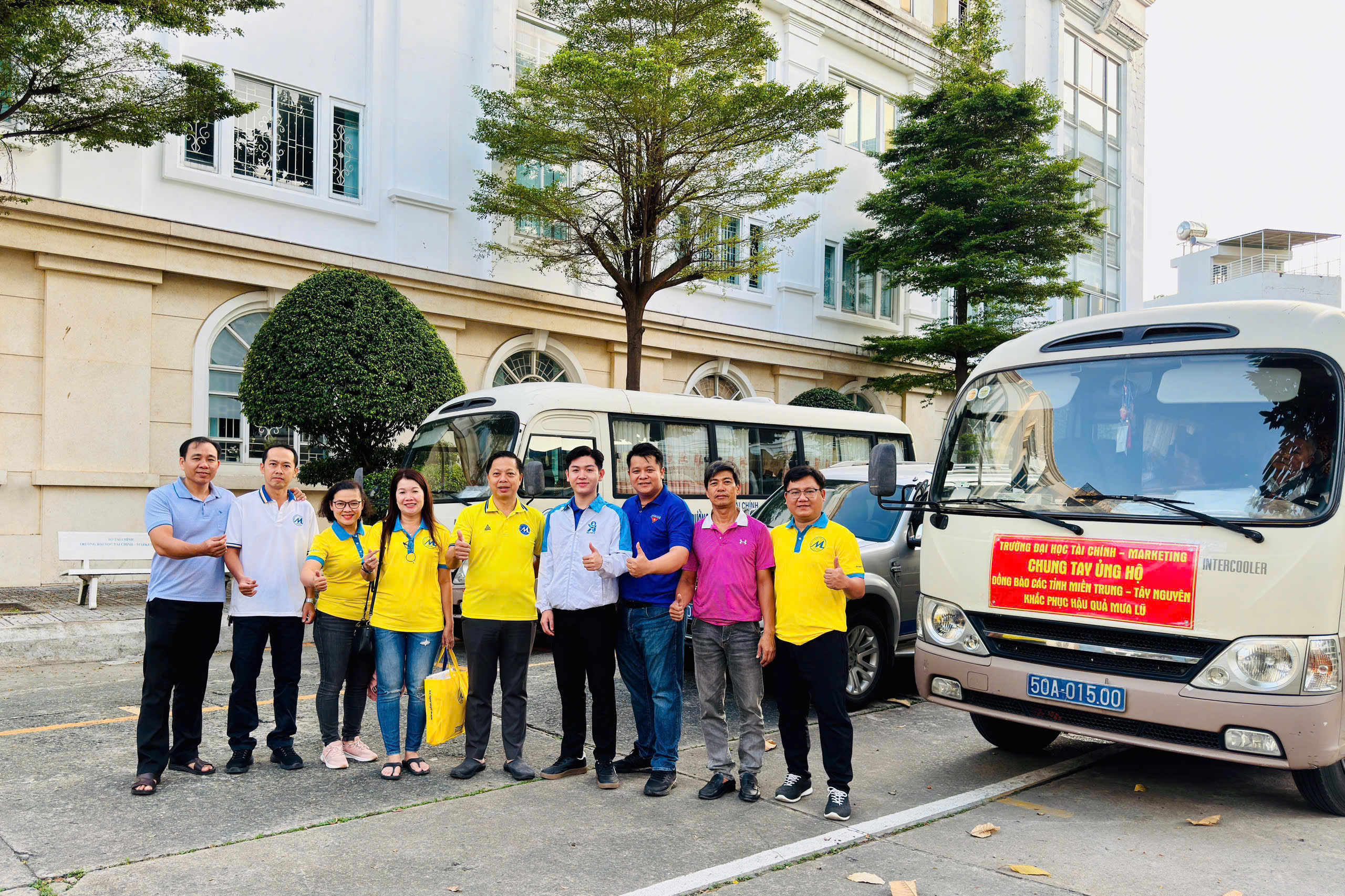 Nhiều trường ĐH, CĐ hỗ trợ học ph&iacute;, qu&agrave; cho sinh vi&ecirc;n, học sinh c&aacute;c tỉnh bị thi&ecirc;n tai - Ảnh 2.