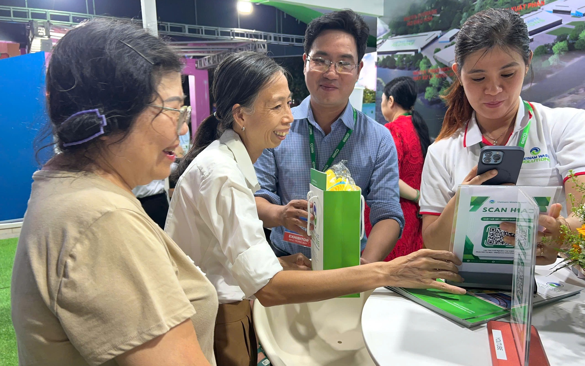 VWS đ&oacute;n học sinh Trường Quốc tế Nam Mỹ tham quan m&ocirc; h&igrave;nh xử l&yacute; r&aacute;c - Ảnh 5.