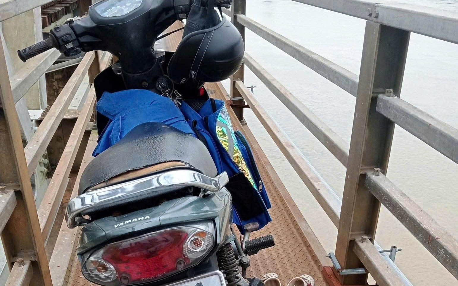 Nguyên nhân cha ôm 2 con nhảy cầu ở Quảng Ngãi
