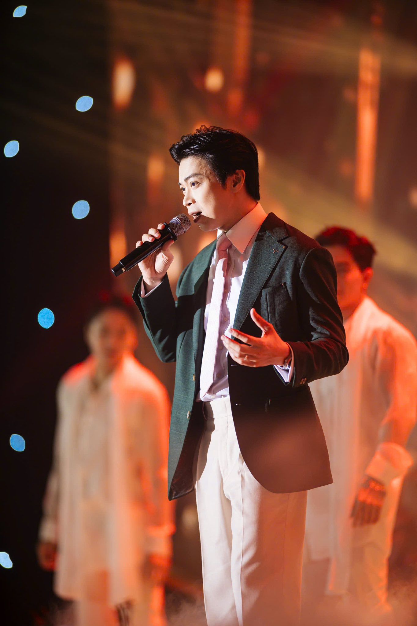 L&acirc;n Nh&atilde; hủy liveshow v&igrave; kh&ocirc;ng b&aacute;n được v&eacute; - Ảnh 2.