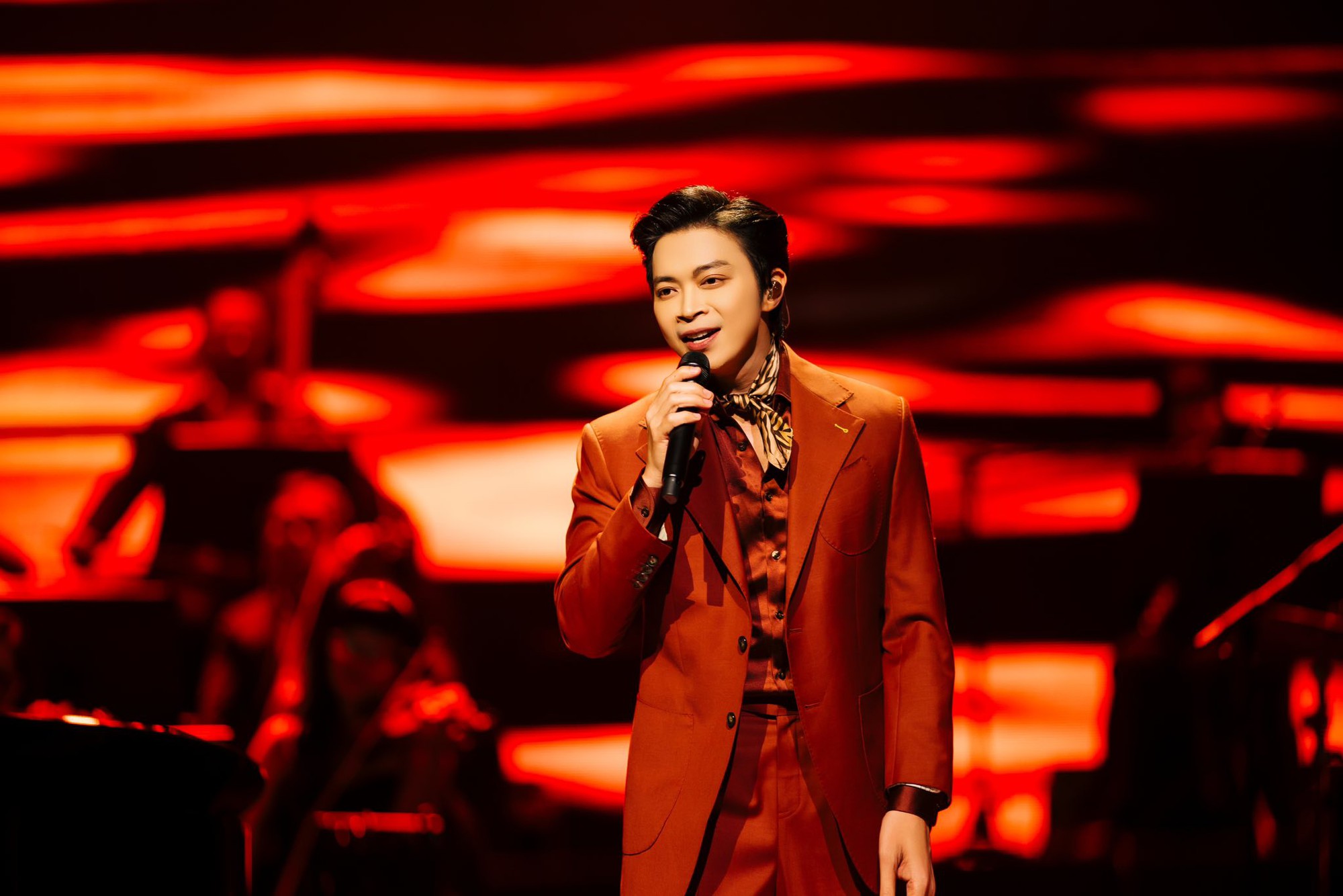 L&acirc;n Nh&atilde; hủy liveshow v&igrave; kh&ocirc;ng b&aacute;n được v&eacute; - Ảnh 1.