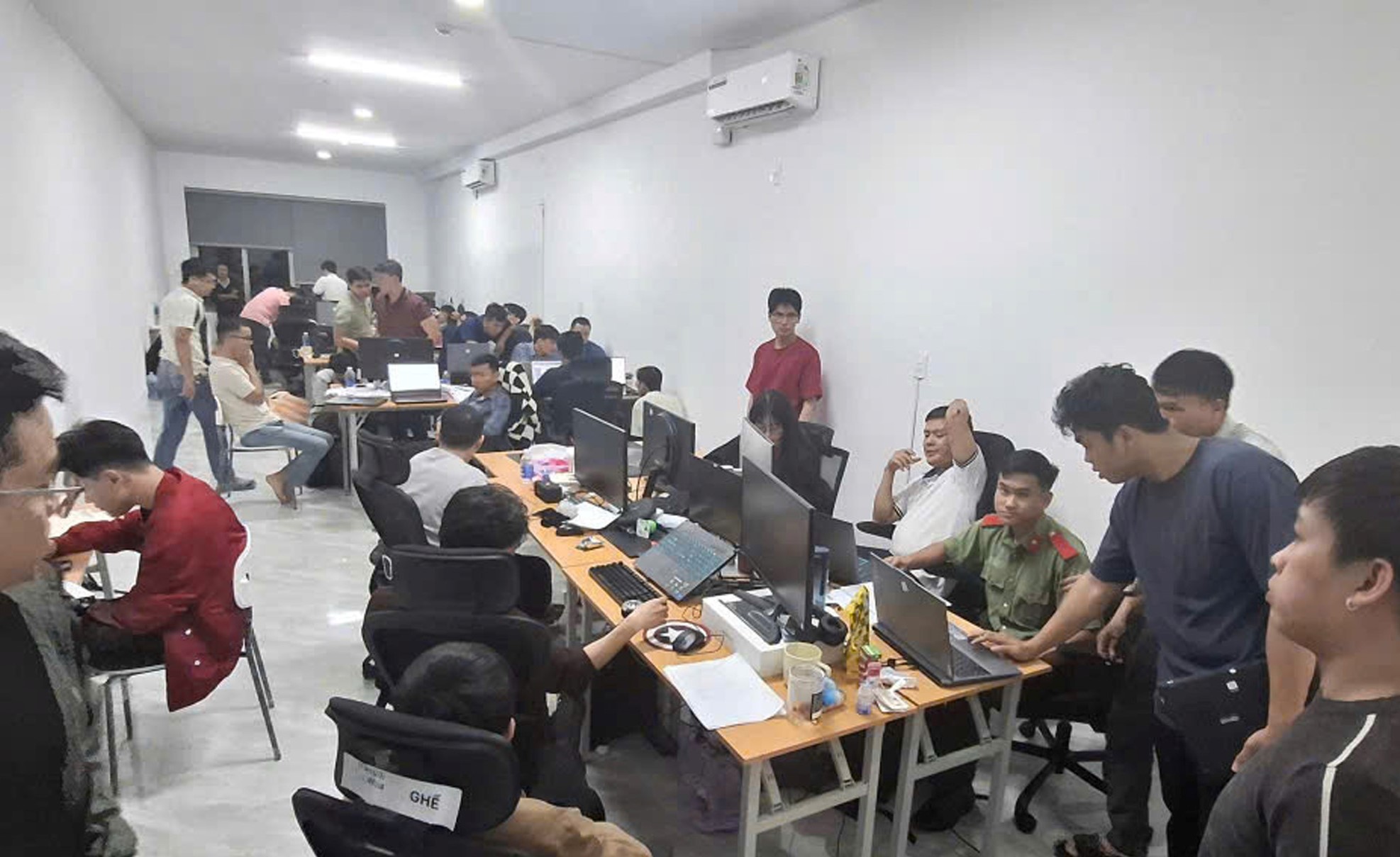 Triệt ph&aacute; c&ocirc;ng ty c&ocirc;ng nghệ l&agrave;m việc cho tr&ugrave;m cờ bạc Campuchia tại Đ&agrave; Nẵng - Ảnh 1.