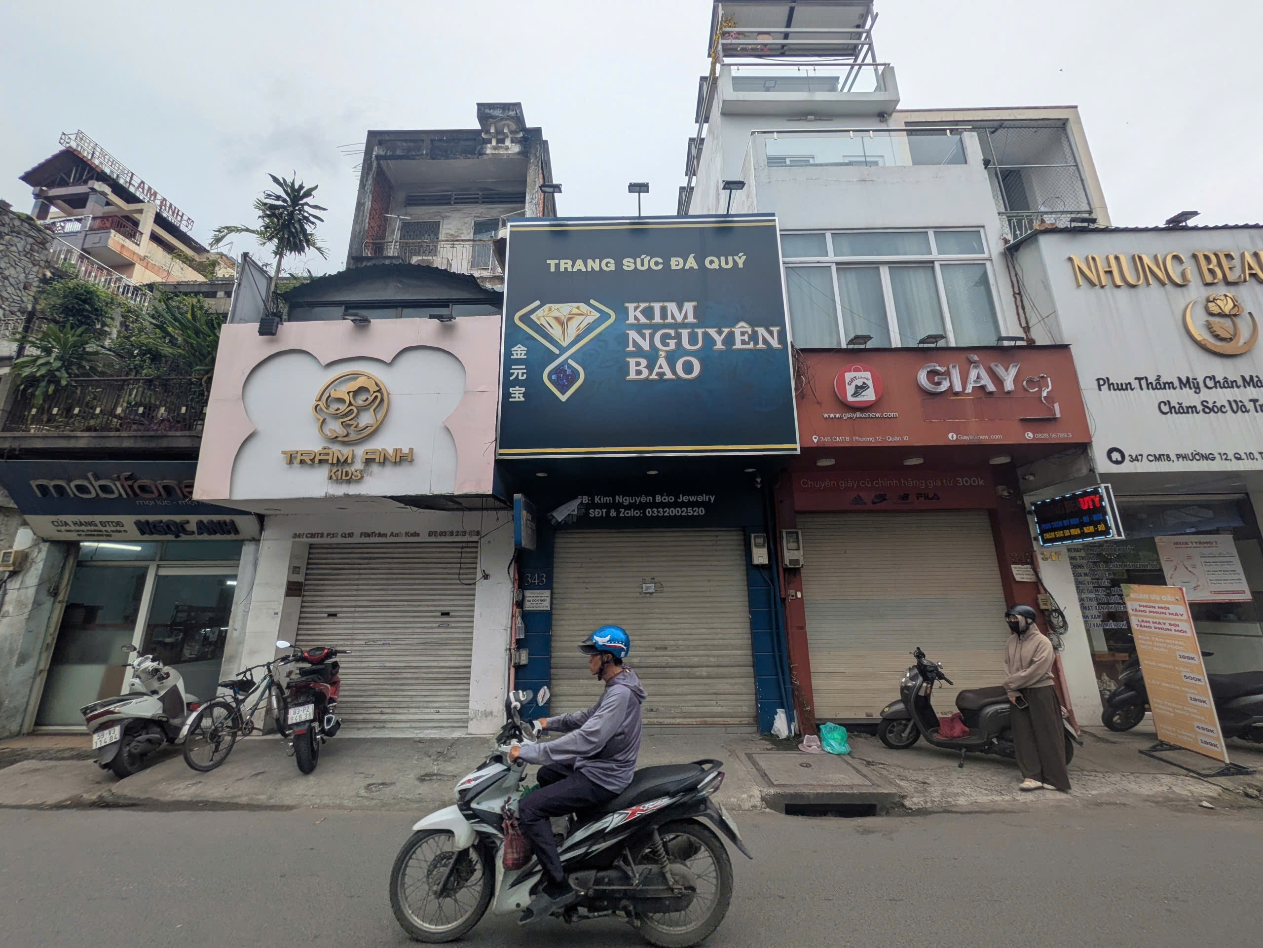 C&ocirc;ng an TPHCM v&agrave;o cuộc vụ h&agrave;ng loạt kh&aacute;ch h&agrave;ng mất li&ecirc;n lạc với chủ tiệm v&agrave;ng lớn - Ảnh 1.