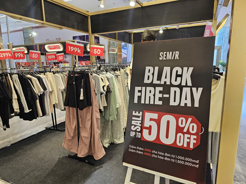 Black Friday năm nay: Sức h&uacute;t giảm s&uacute;t trong mua sắm ti&ecirc;u d&ugrave;ng - Ảnh 1.