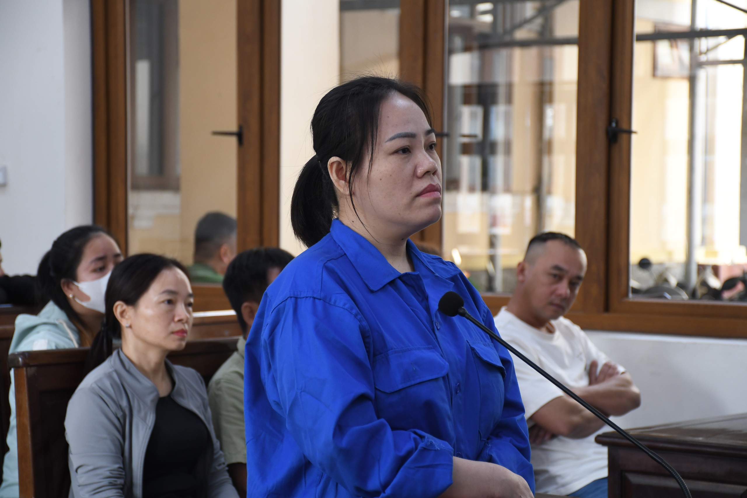 Nguyễn Thị Hồng B&iacute;ch bị đề nghị tử h&igrave;nh sau khi đầu độc 4 người th&acirc;n ở Đồng Nai - Ảnh 1.