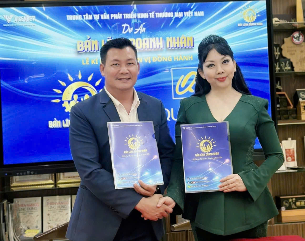 Quỳnh Paris đại diện Cộng đồng CICON kết nối doanh nghiệp. - Ảnh 3.