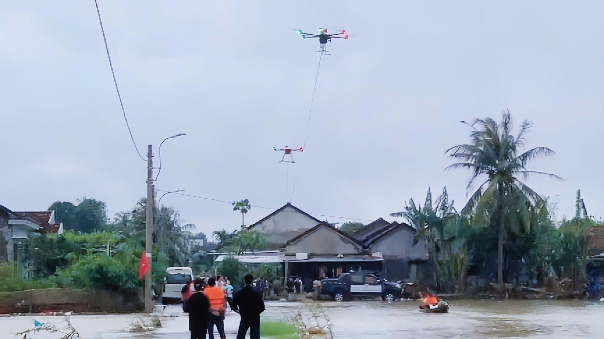 Những chuyến bay nghĩa t&igrave;nh đến miền Trung - Ảnh 2.