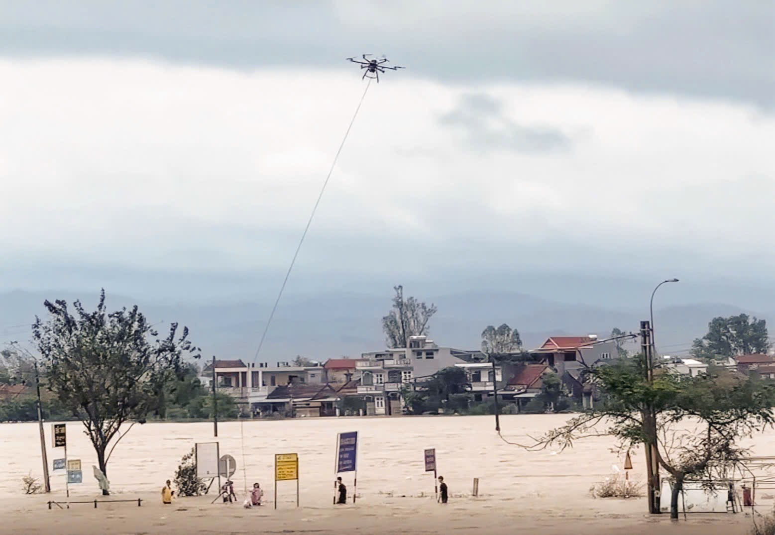 Những chuyến bay nghĩa t&igrave;nh đến miền Trung - Ảnh 3.