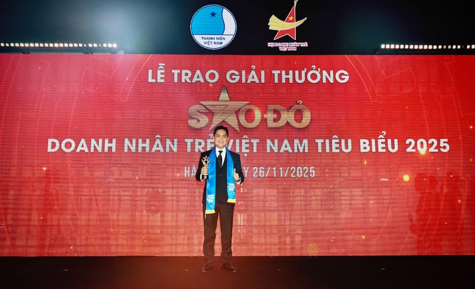 CEO CareerViet ghi dấu ấn tại Giải thưởng Sao Đỏ - Doanh nh&acirc;n trẻ Việt Nam - Ảnh 1.