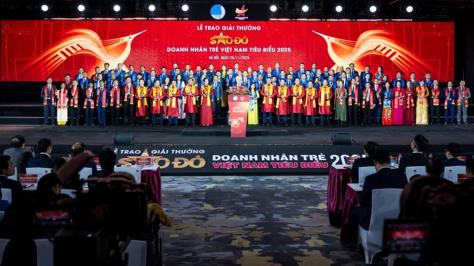 CEO CareerViet ghi dấu ấn tại Giải thưởng Sao Đỏ - Doanh nh&acirc;n trẻ Việt Nam - Ảnh 3.