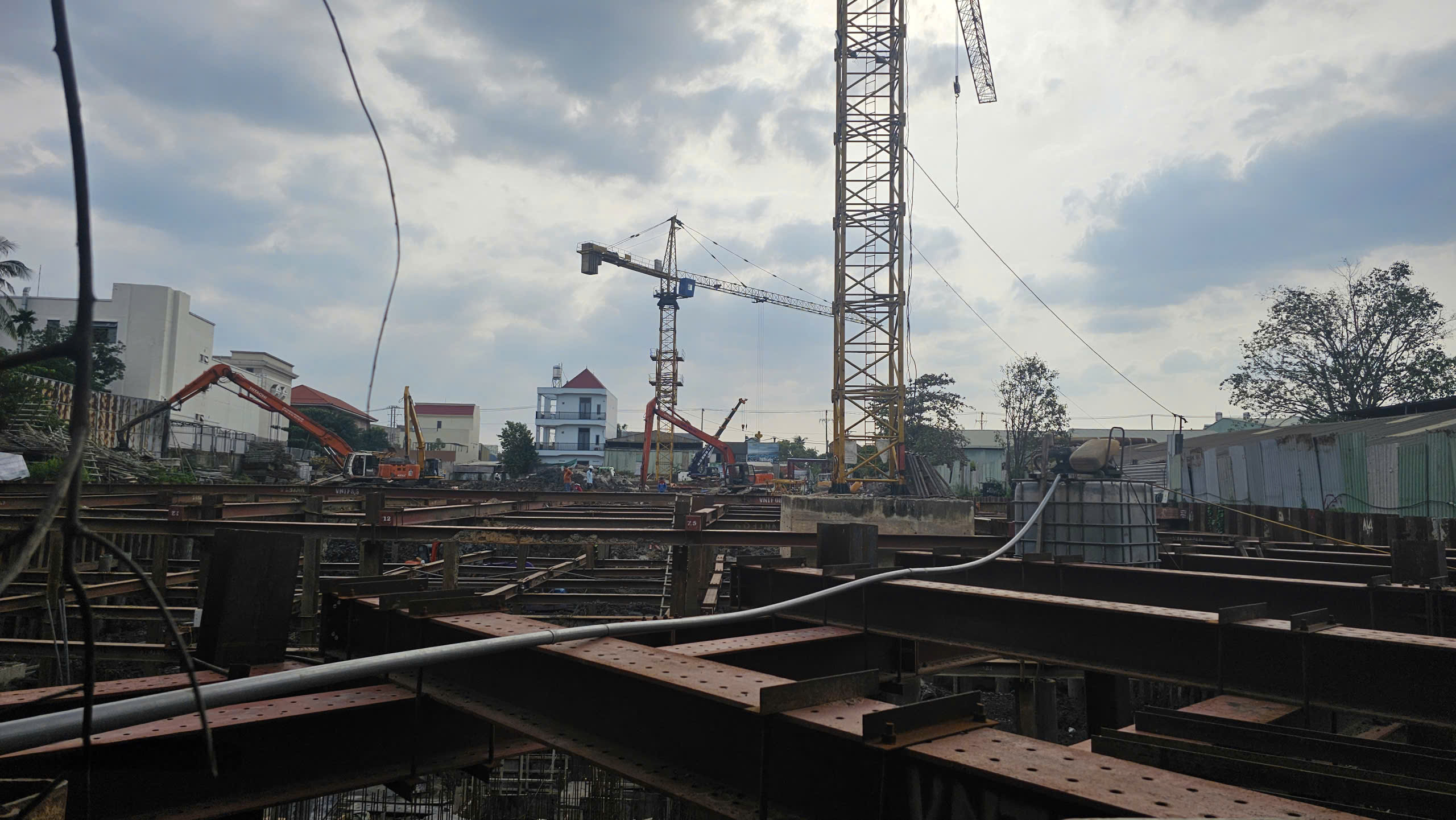 Xây chung cư Stown Gateway làm nứt tường, sụt lún: Resort 4 sao ở TP HCM phải đóng cửa, "cầu cứu" - Ảnh 9.