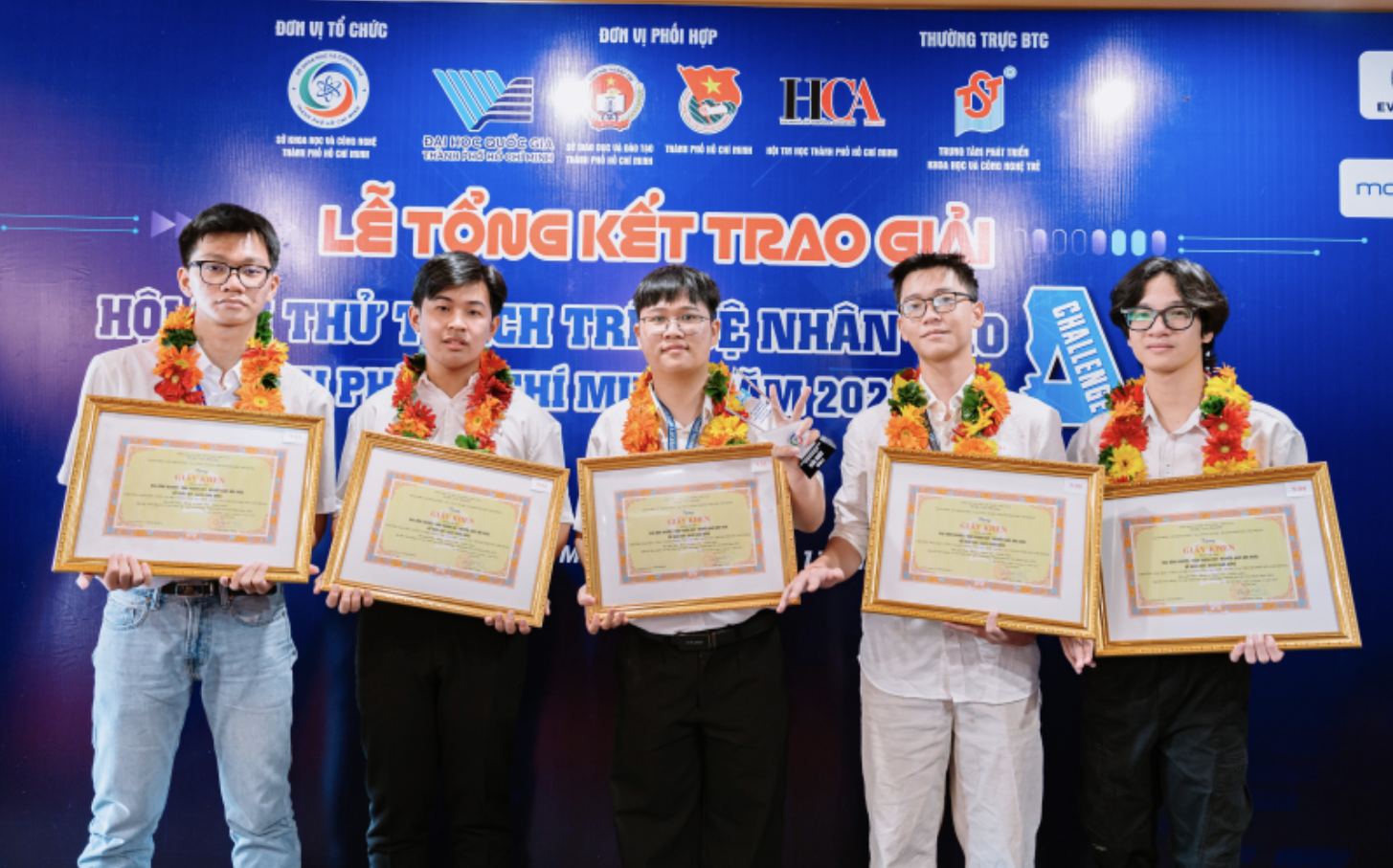 Sinh vi&ecirc;n ĐHQG TP HCM thắng lớn tại AI Challenge 2025 - Ảnh 1.