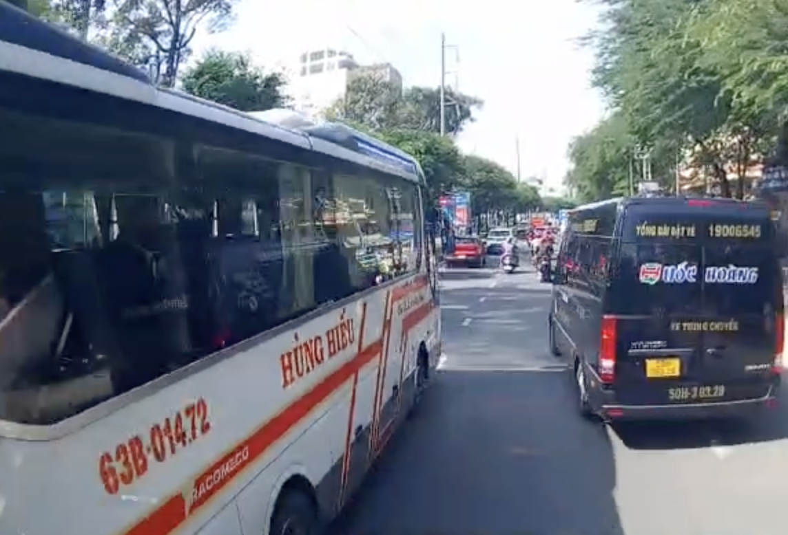 X&aacute;c minh xe kh&aacute;ch H&ugrave;ng Hiếu vượt ẩu g&acirc;y tai nạn tại TPHCM - Ảnh 1.