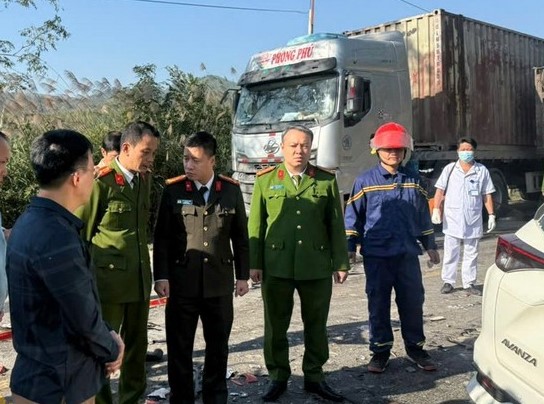 Vụ &ocirc; t&ocirc; 7 chỗ đ&acirc;m xe đầu k&eacute;o tại Lạng Sơn khiến 4 người chết - Ảnh 1.