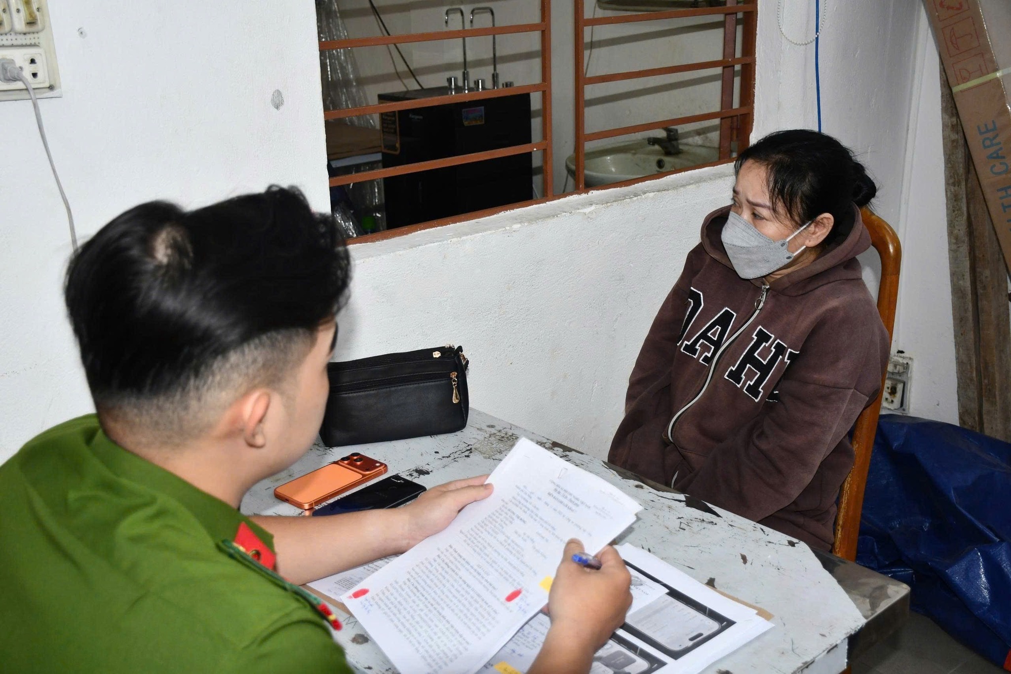 Trộm cắp tại Bệnh viện Đà Nẵng: Cô gái 41 tuổi bị bắt - Ảnh 1.