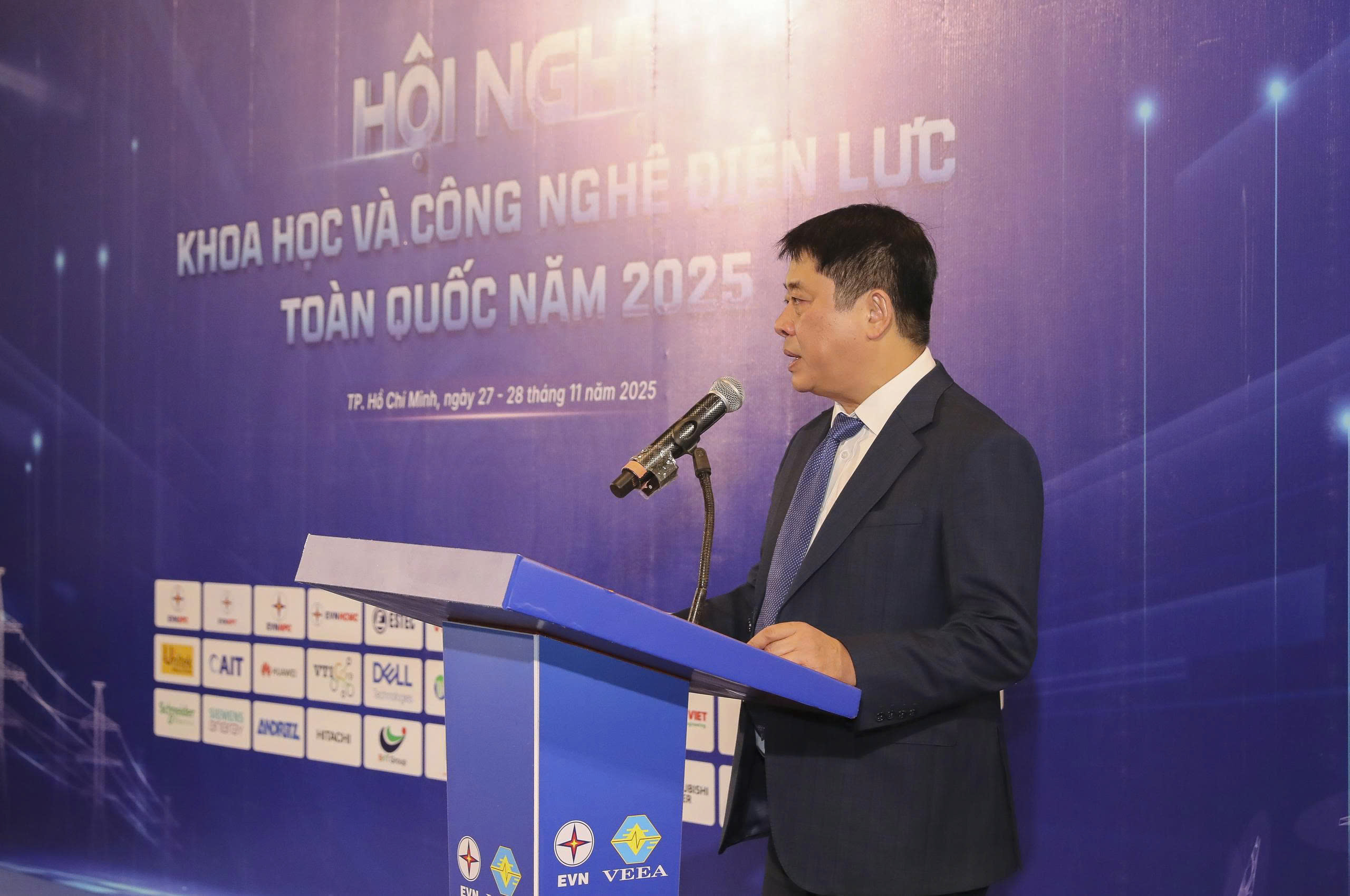 Cận cảnh đội qu&acirc;n kh&ocirc;ng người l&aacute;i trong ng&agrave;nh điện Việt Nam tại Techshow 2025 - Ảnh 1.