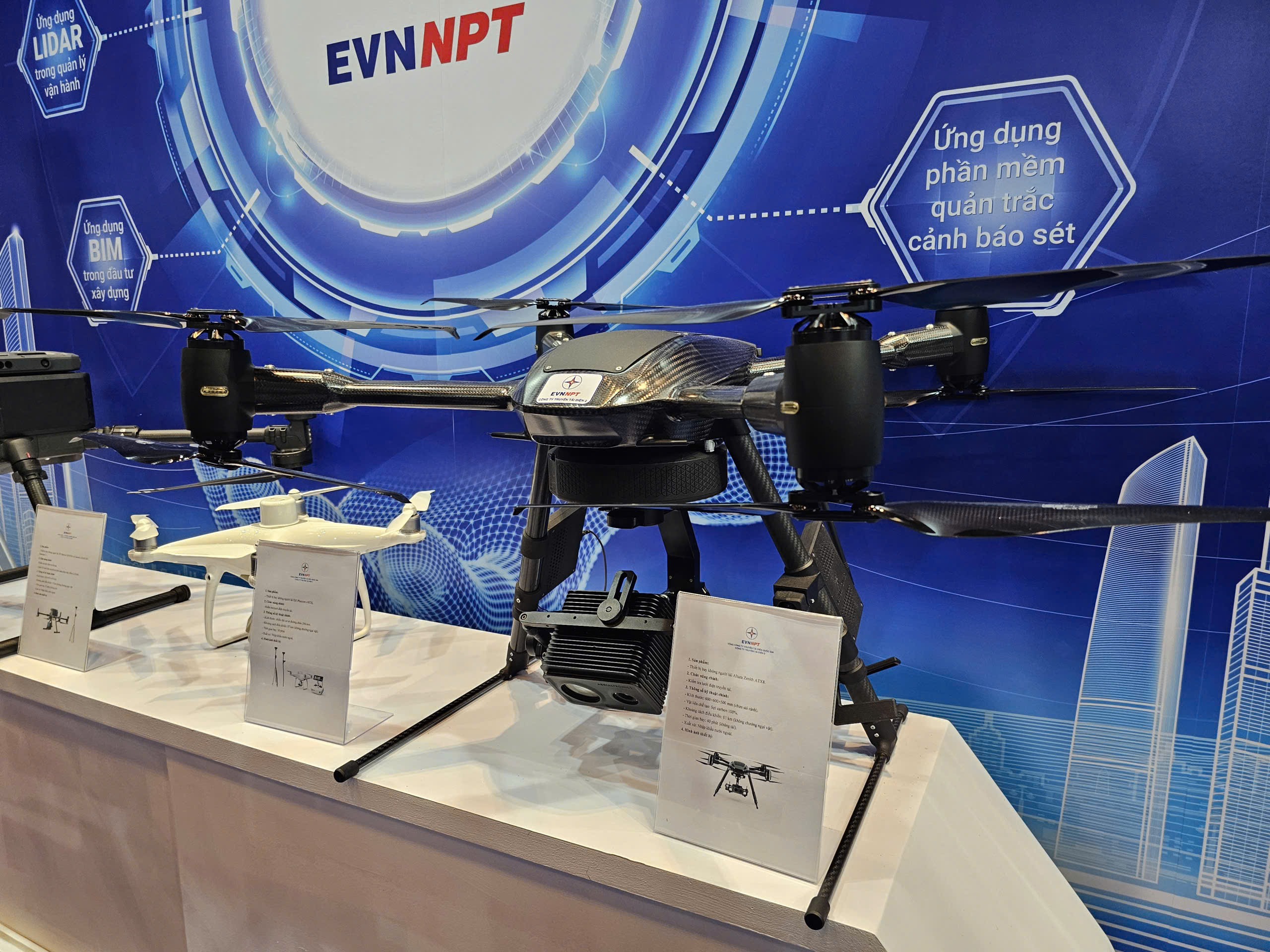 Cận cảnh đội qu&acirc;n kh&ocirc;ng người l&aacute;i trong ng&agrave;nh điện Việt Nam tại Techshow 2025 - Ảnh 6.