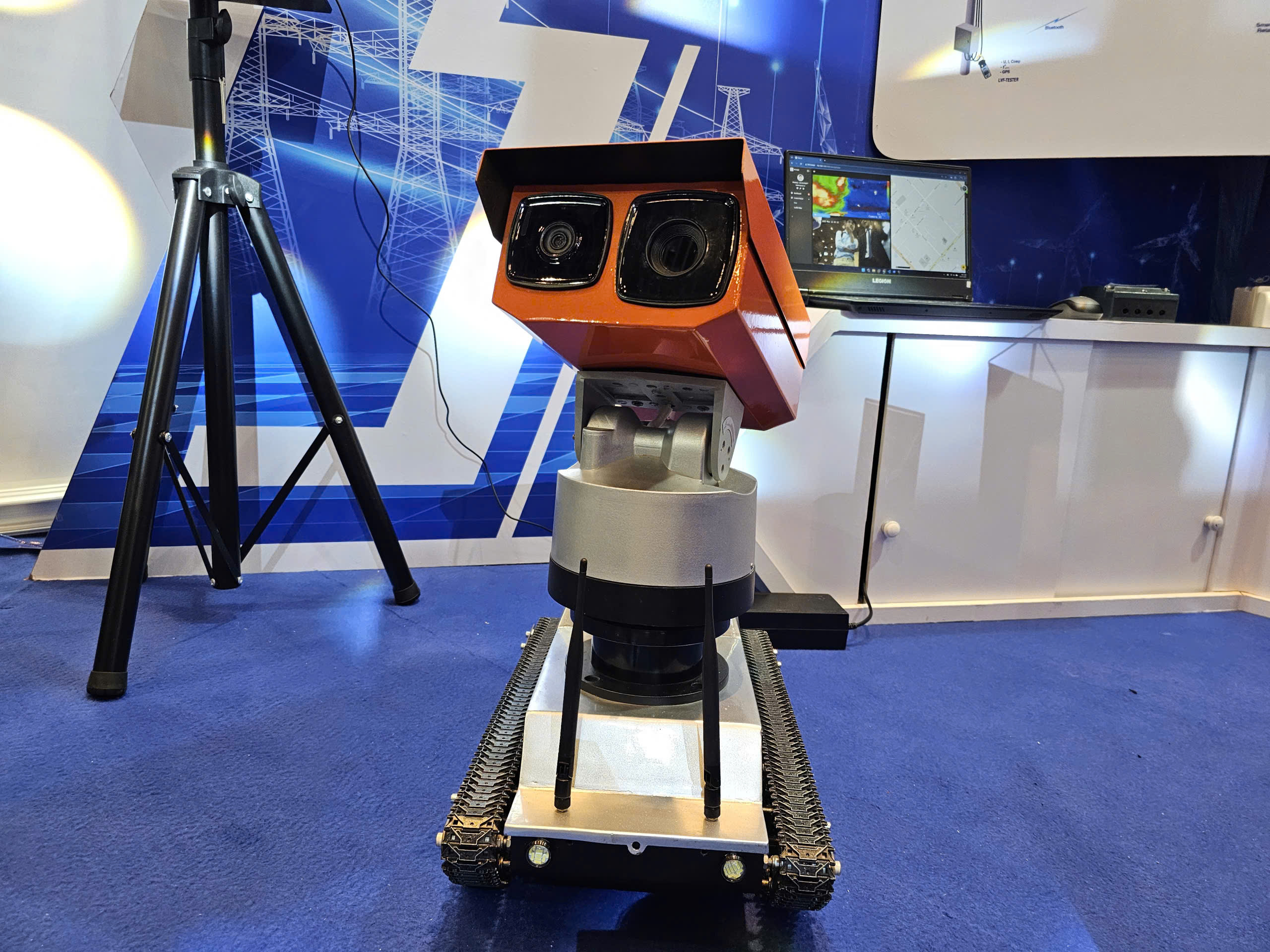 Cận cảnh đội qu&acirc;n kh&ocirc;ng người l&aacute;i trong ng&agrave;nh điện Việt Nam tại Techshow 2025 - Ảnh 9.