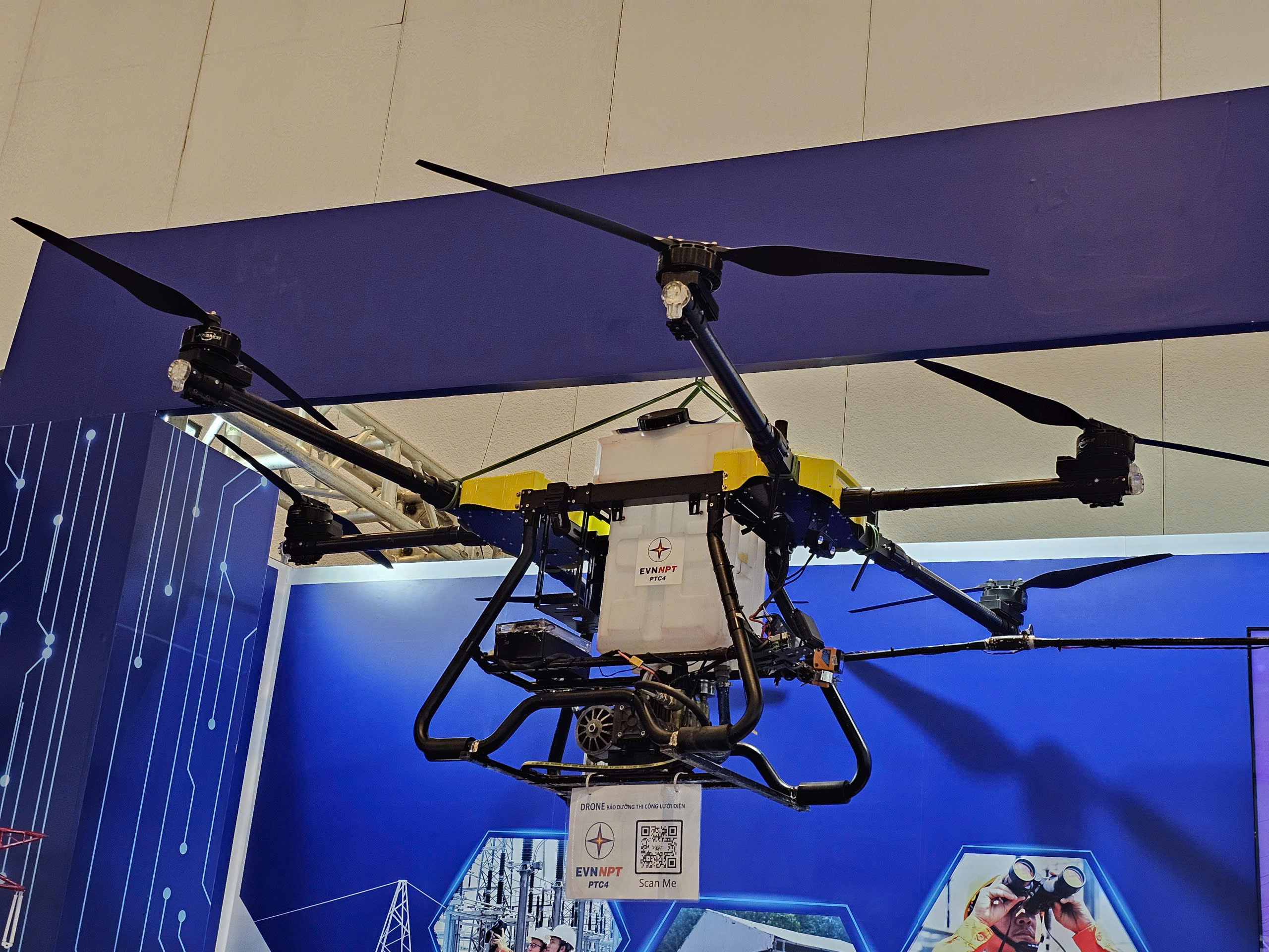 Cận cảnh đội qu&acirc;n kh&ocirc;ng người l&aacute;i trong ng&agrave;nh điện Việt Nam tại Techshow 2025 - Ảnh 7.