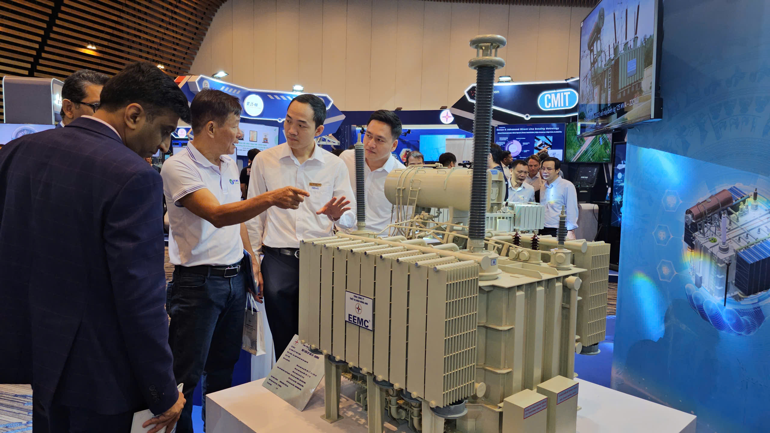 Cận cảnh đội qu&acirc;n kh&ocirc;ng người l&aacute;i trong ng&agrave;nh điện Việt Nam tại Techshow 2025 - Ảnh 11.