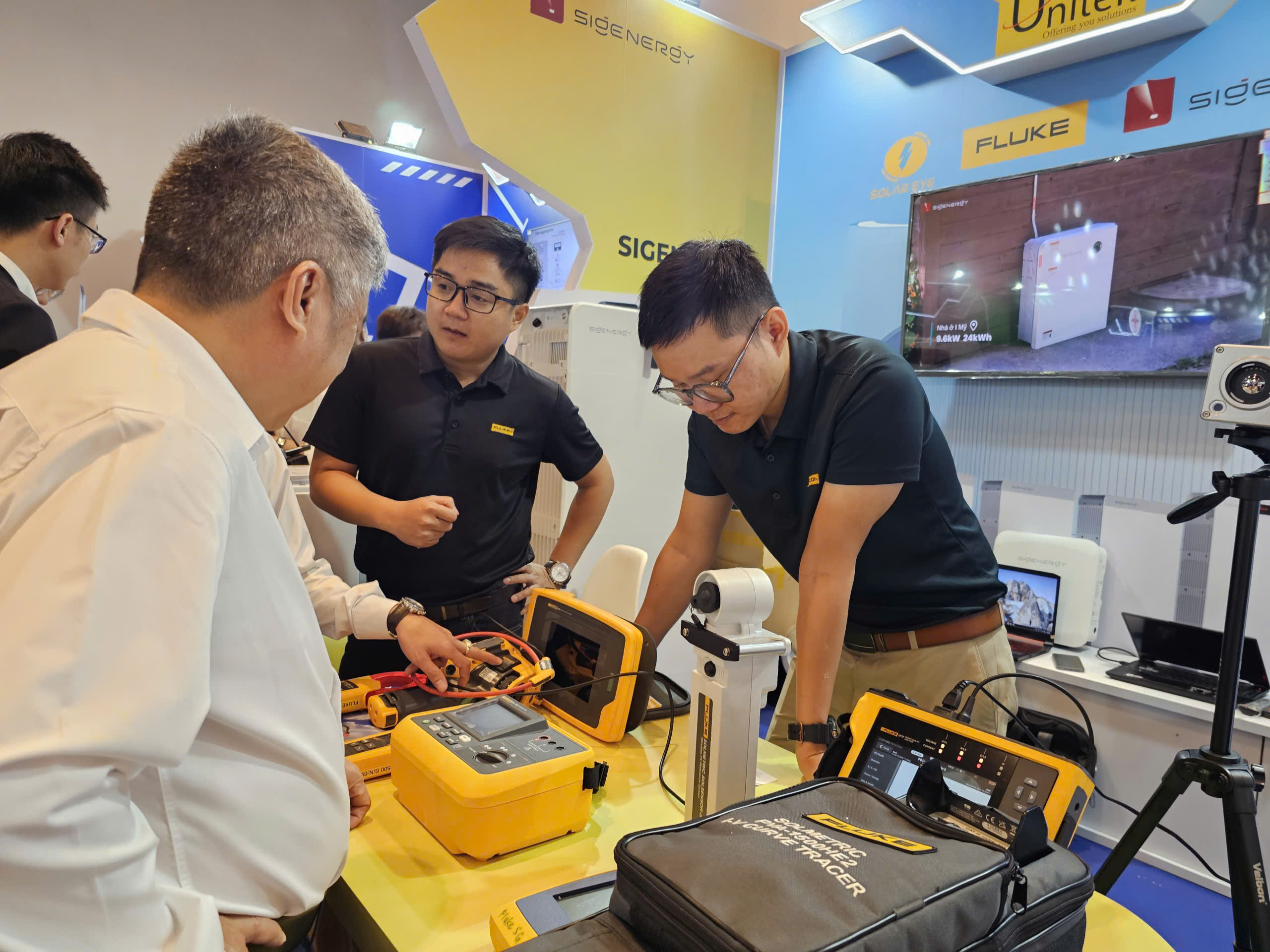 Cận cảnh đội qu&acirc;n kh&ocirc;ng người l&aacute;i trong ng&agrave;nh điện Việt Nam tại Techshow 2025 - Ảnh 12.