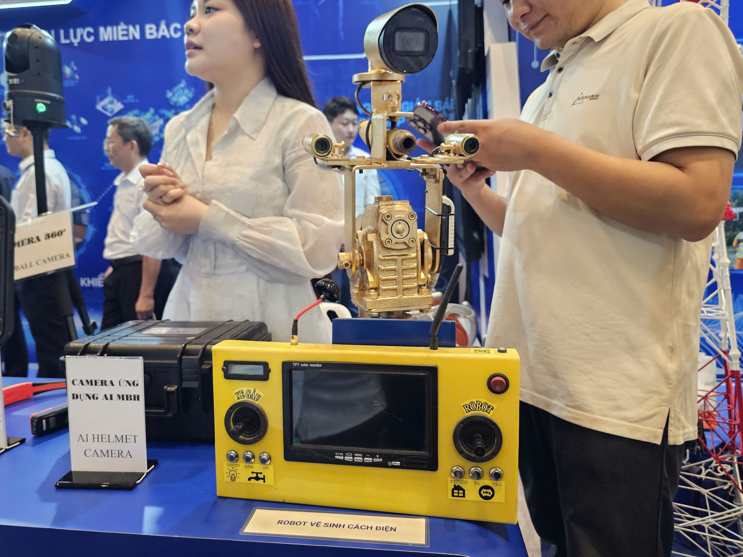 Cận cảnh đội qu&acirc;n kh&ocirc;ng người l&aacute;i trong ng&agrave;nh điện Việt Nam tại Techshow 2025 - Ảnh 10.