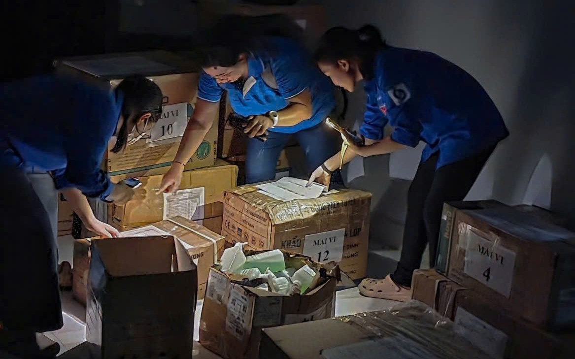 Bác sĩ TP HCM chi viện vùng lũ Đắk Lắk, lan tỏa nhiều câu chuyện đẹp