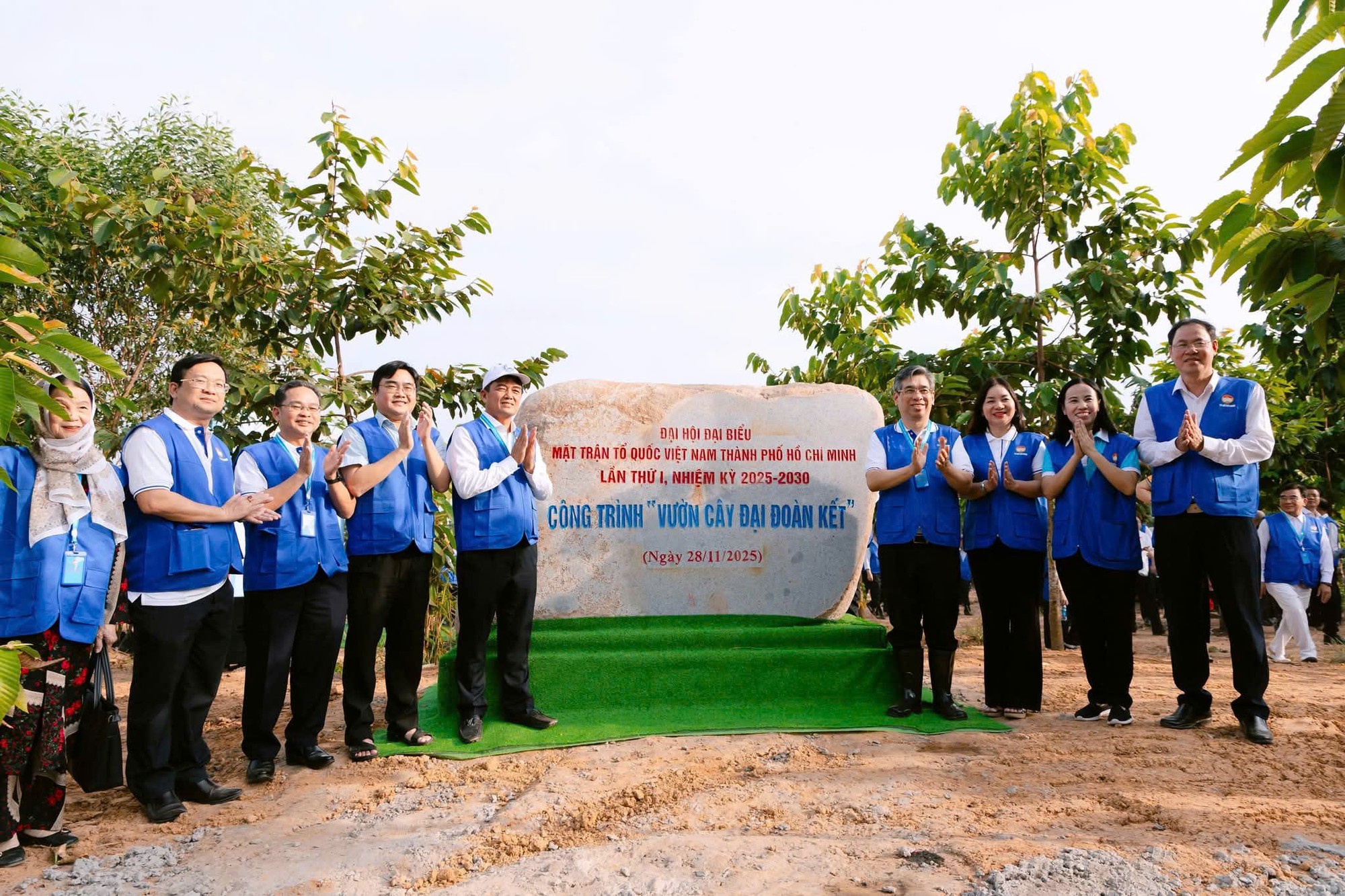 TP HCM ph&aacute;t động trồng 500 c&acirc;y xanh tại phường Ch&aacute;nh Hiệp hướng tới đ&ocirc; thị xanh - Ảnh 6.