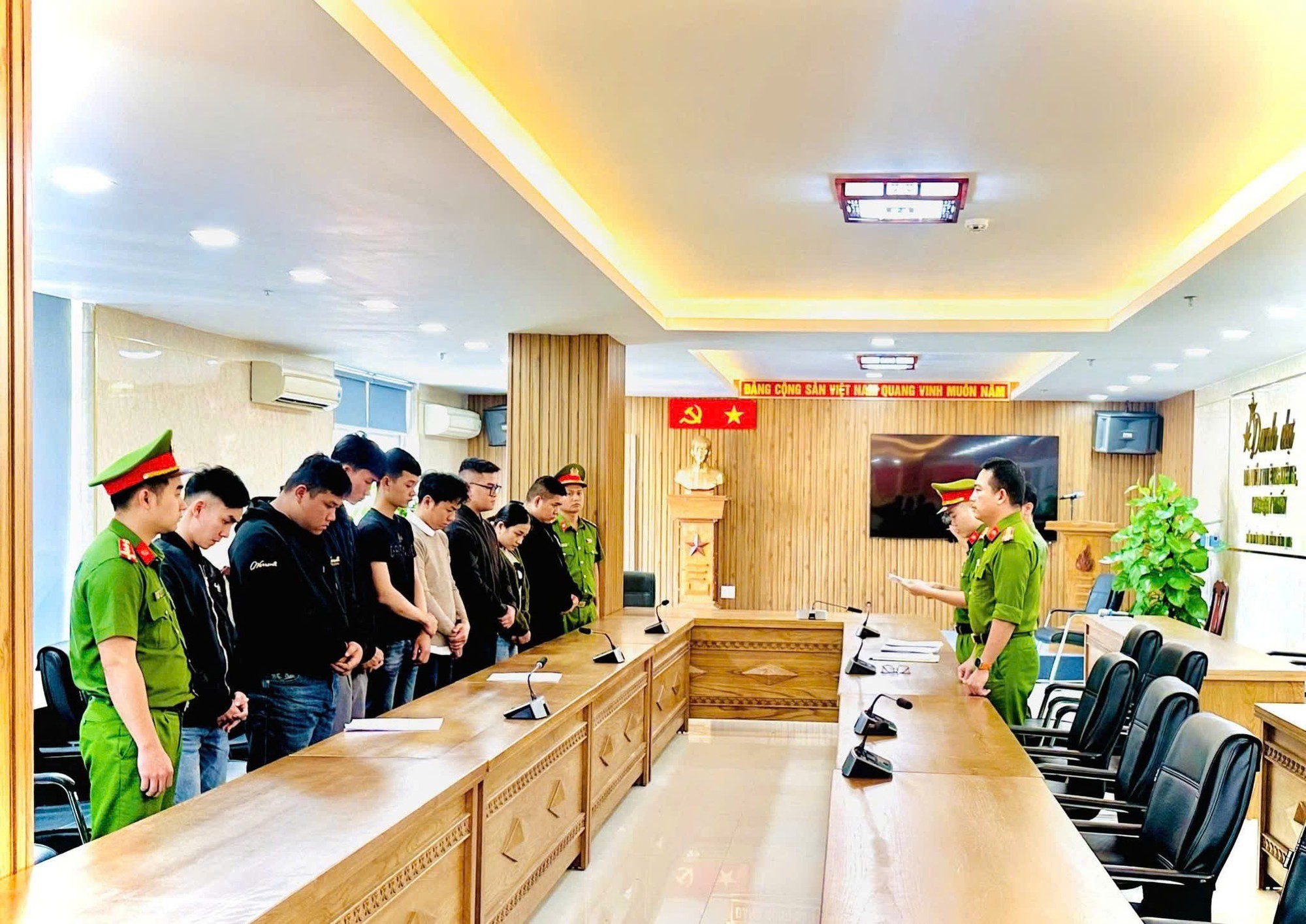 "Cho&aacute;ng" với quy m&ocirc; đặc biệt lớn của đường d&acirc;y rửa tiền vừa bị triệt ph&aacute; - Ảnh 1.