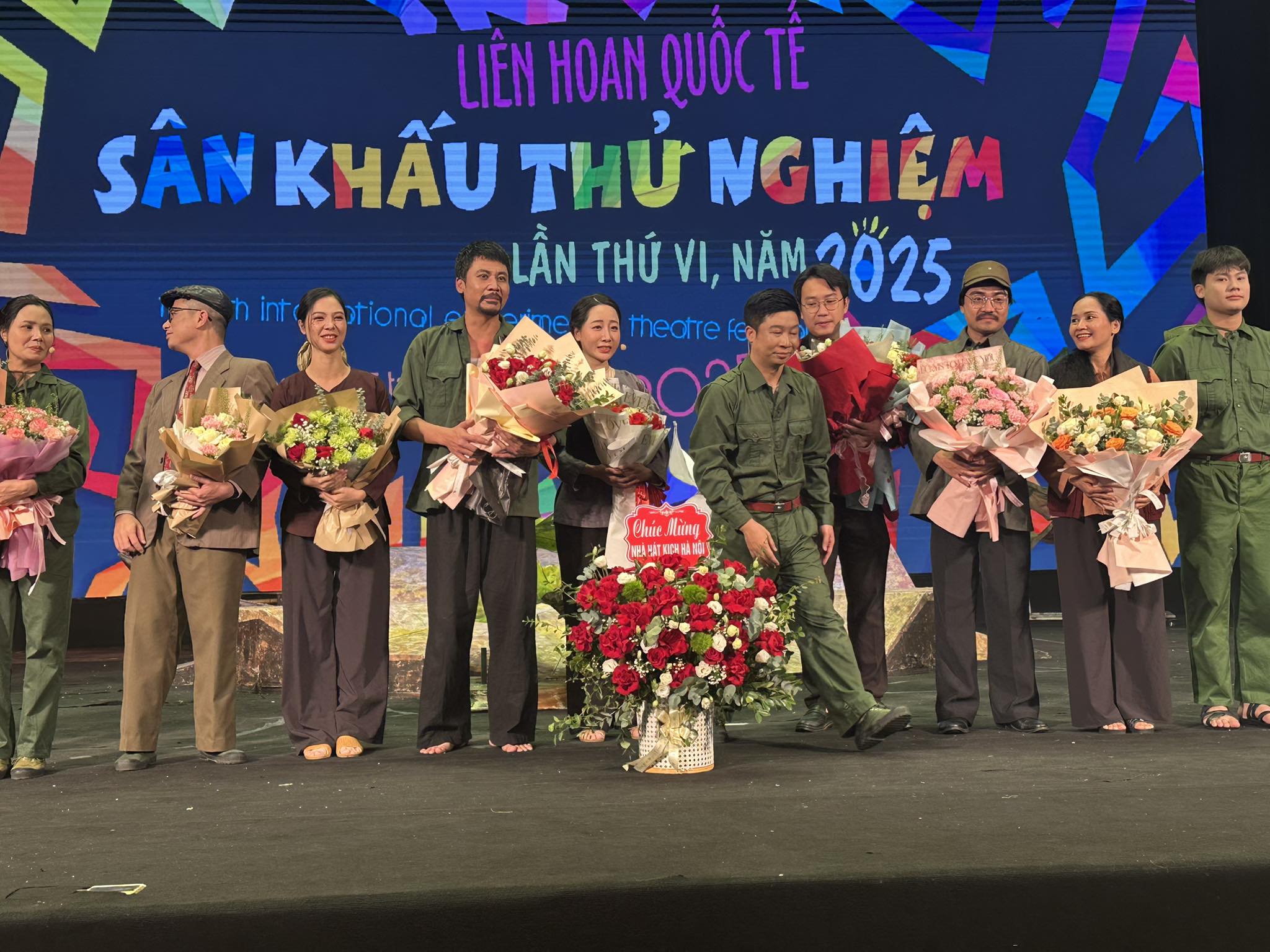 V&agrave;i suy nghĩ về vở "Đ&ecirc;m trăng đầm hạ" của NSND L&ecirc; H&ugrave;ng - Ảnh 5.