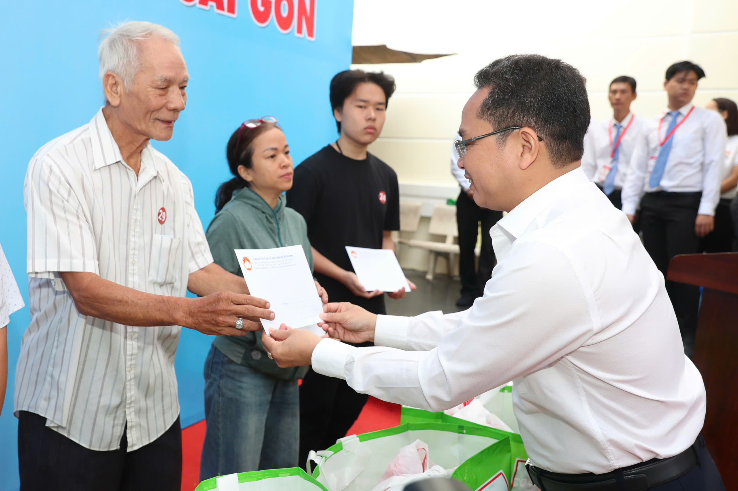 Hơi ấm an sinh trước Đại hội đại biểu ủy ban MTTQ Việt Nam TPHCM lần I - Ảnh 9.