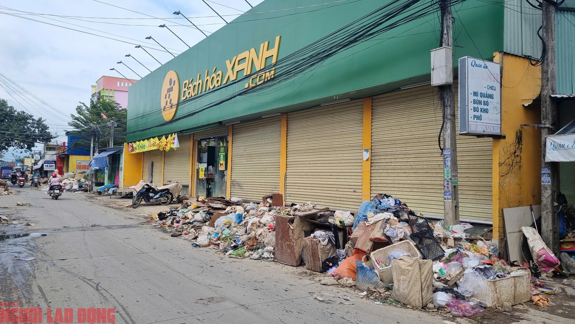 R&aacute;c thải bủa v&acirc;y, &ocirc; nhiễm nghi&ecirc;m trọng, nguy cơ dịch bệnh - Ảnh 4.