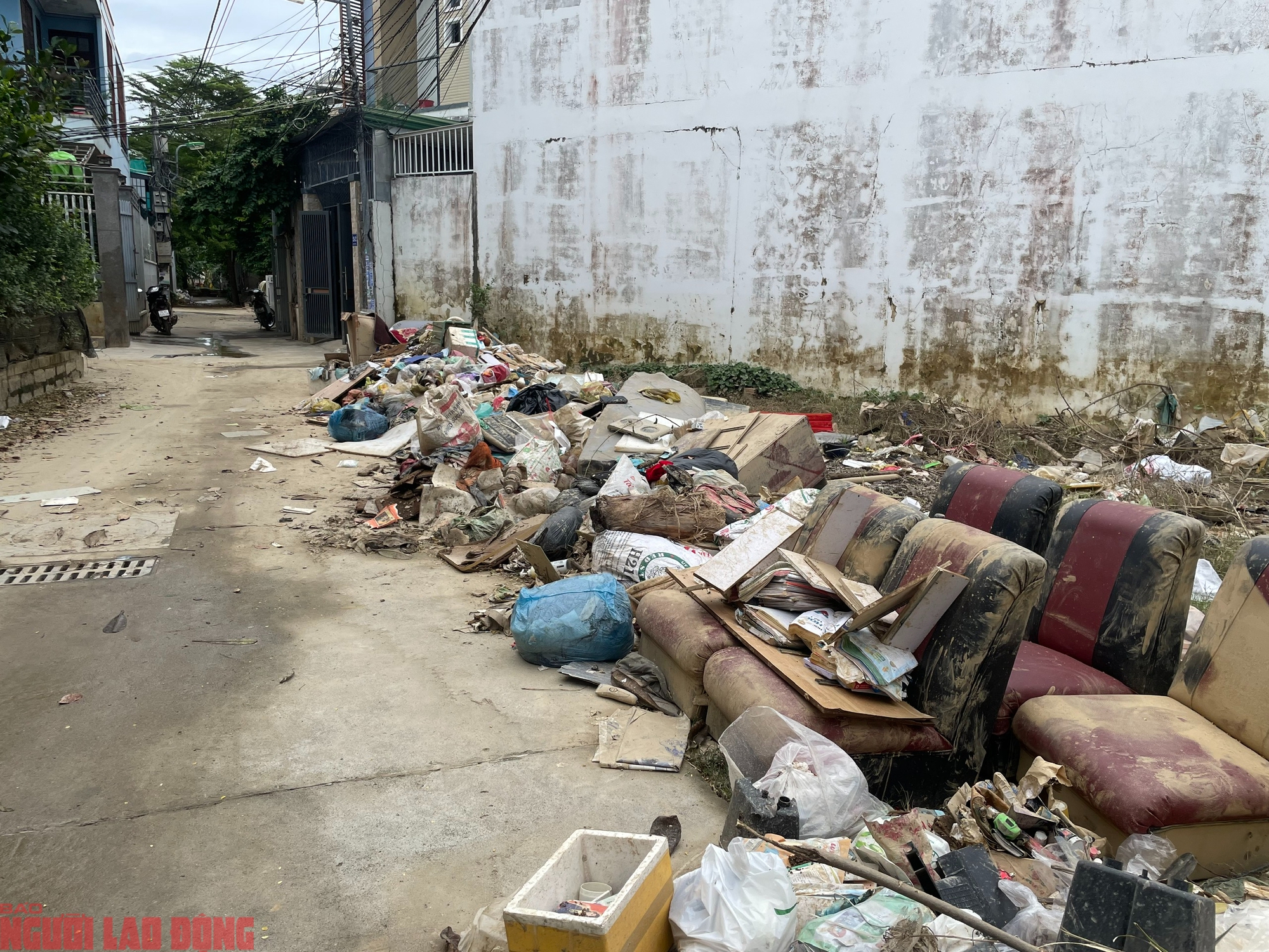 R&aacute;c thải bủa v&acirc;y, &ocirc; nhiễm nghi&ecirc;m trọng, nguy cơ dịch bệnh - Ảnh 5.