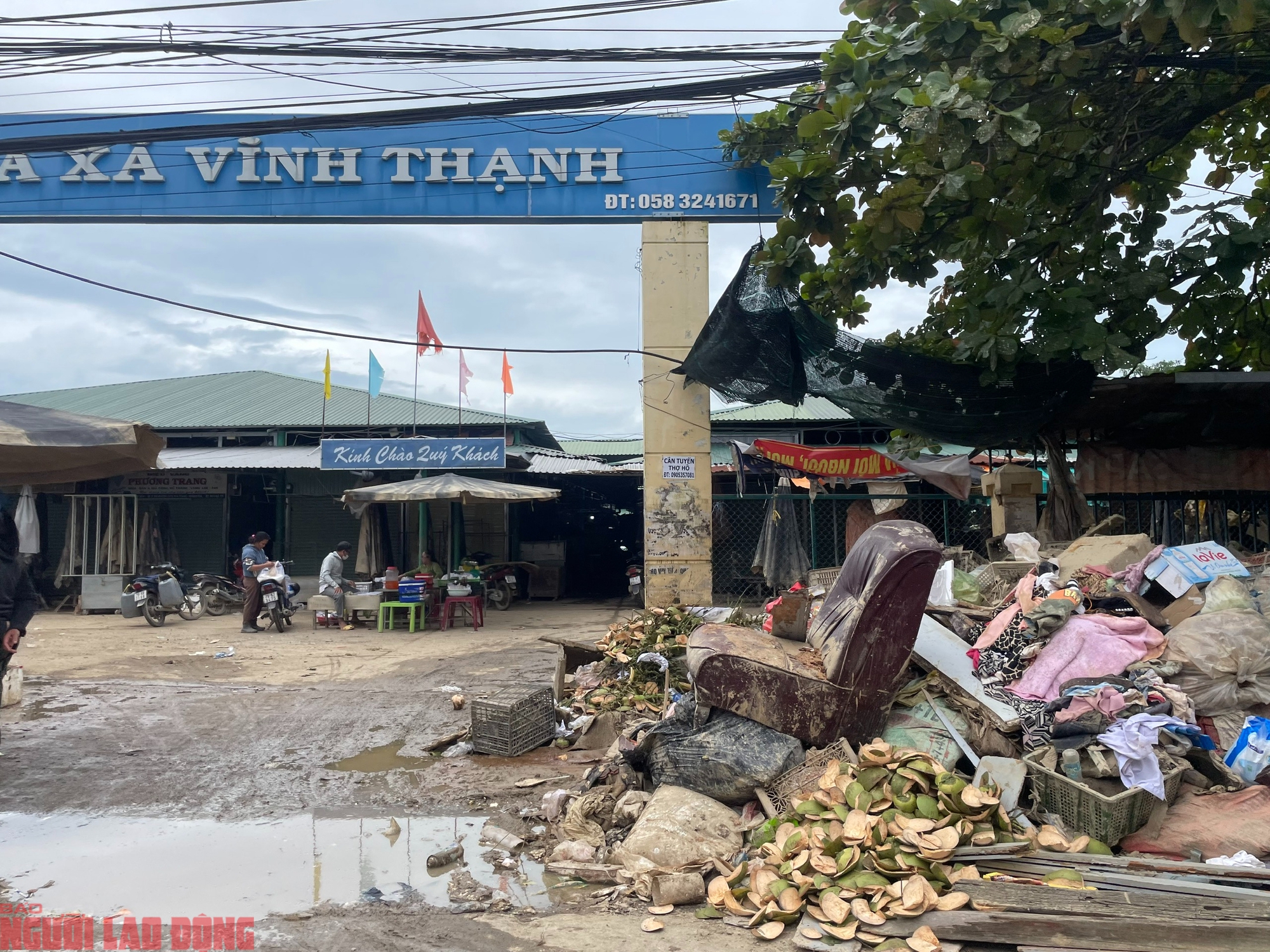 R&aacute;c thải bủa v&acirc;y, &ocirc; nhiễm nghi&ecirc;m trọng, nguy cơ dịch bệnh - Ảnh 8.