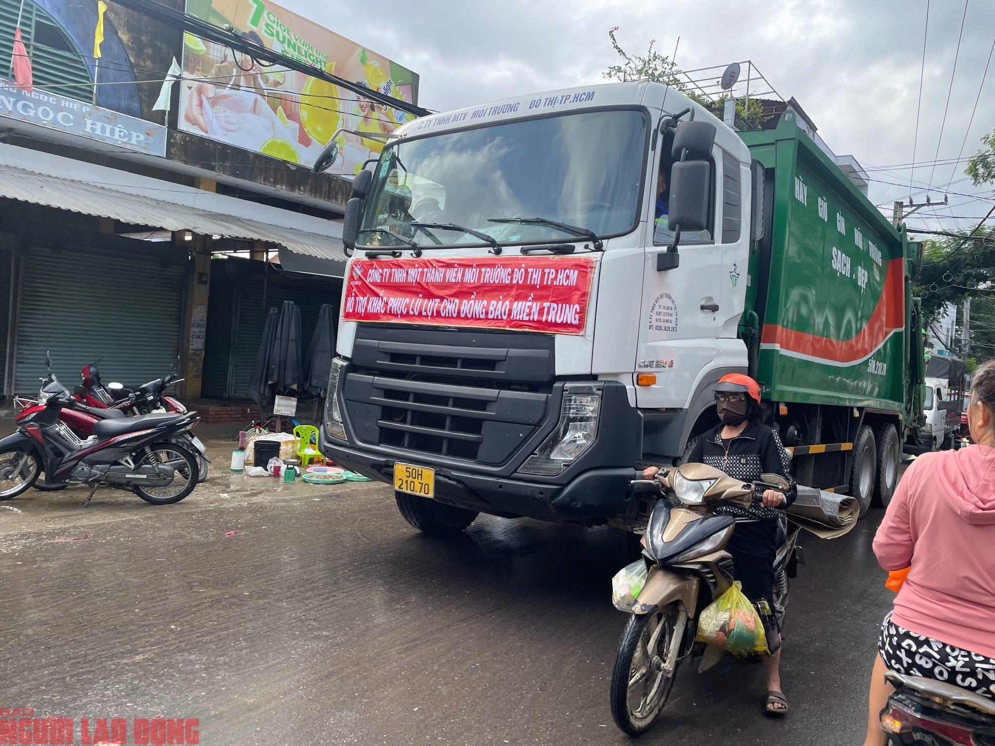 R&aacute;c thải bủa v&acirc;y, &ocirc; nhiễm nghi&ecirc;m trọng, nguy cơ dịch bệnh - Ảnh 12.