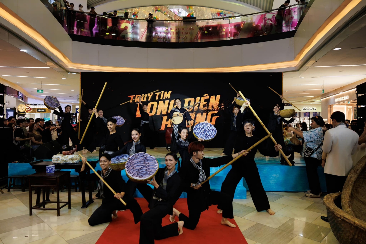 Đình làng quay Truy tìm Long Diên Hương trở thành điểm check-in siêu hot - Ảnh 3.