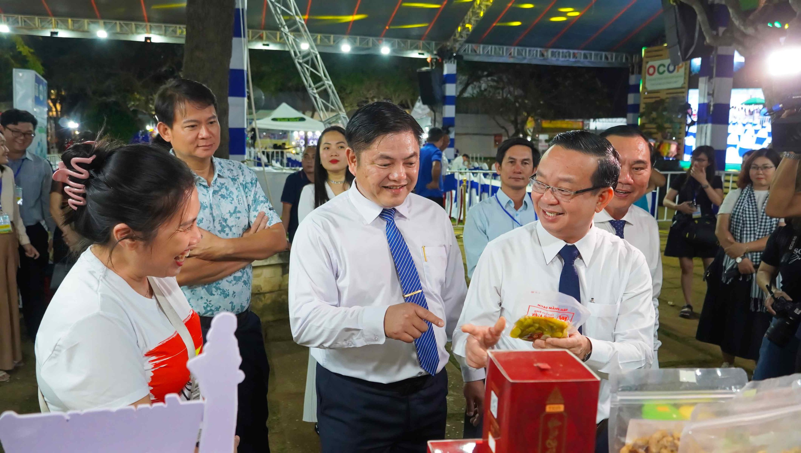 TP HCM khai mạc Sự kiện kết nối giao thương sản phẩm OCOP lần thứ I năm 2025 - Ảnh 6.