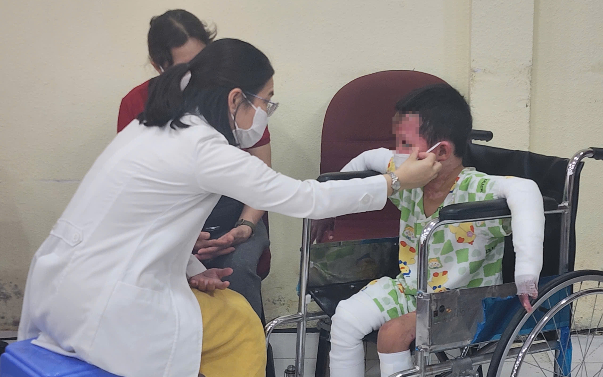 38 ngày giành giật sự sống cho bé trai bị bỏng nặng
