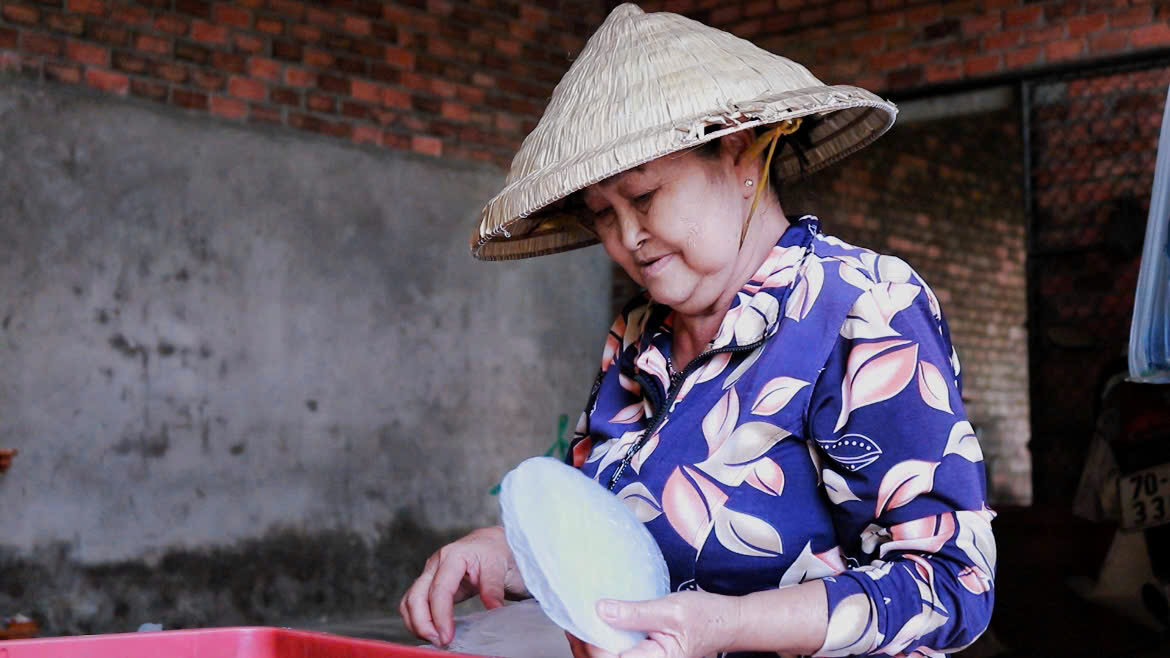 Nỗ lực “hồi sinh” làng nghề bánh tráng Phú An - Ảnh 2.