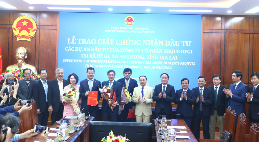 Gia Lai trao giấy chứng nhận đầu tư 3 dự án hơn 8.500 tỉ đồng tại đầm Đề Gi - Ảnh 1.
